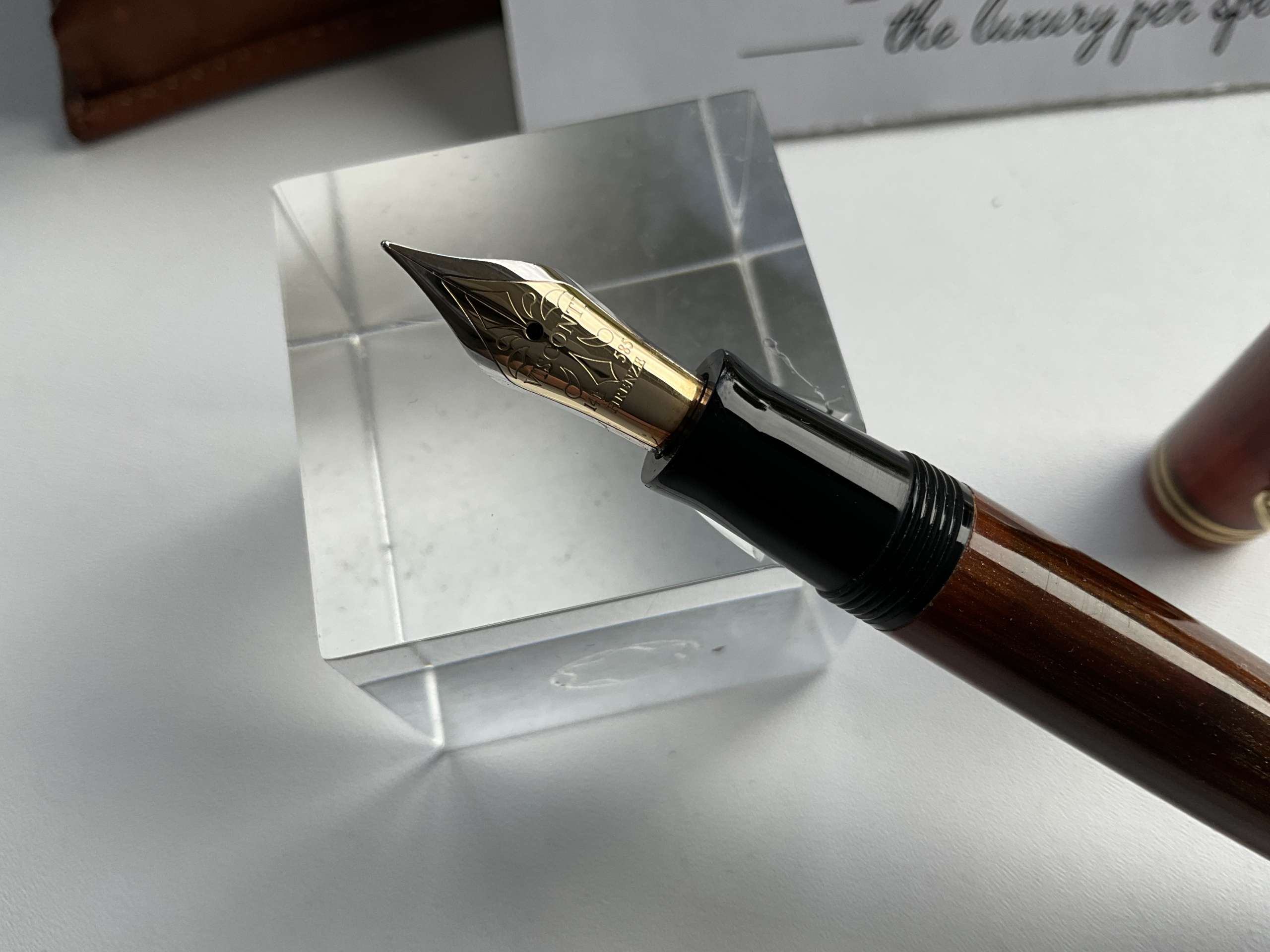 Visconti Caravel Pinta Brown Celluloid Limited Edition fountain pen + 3 pen pouch - Image 3