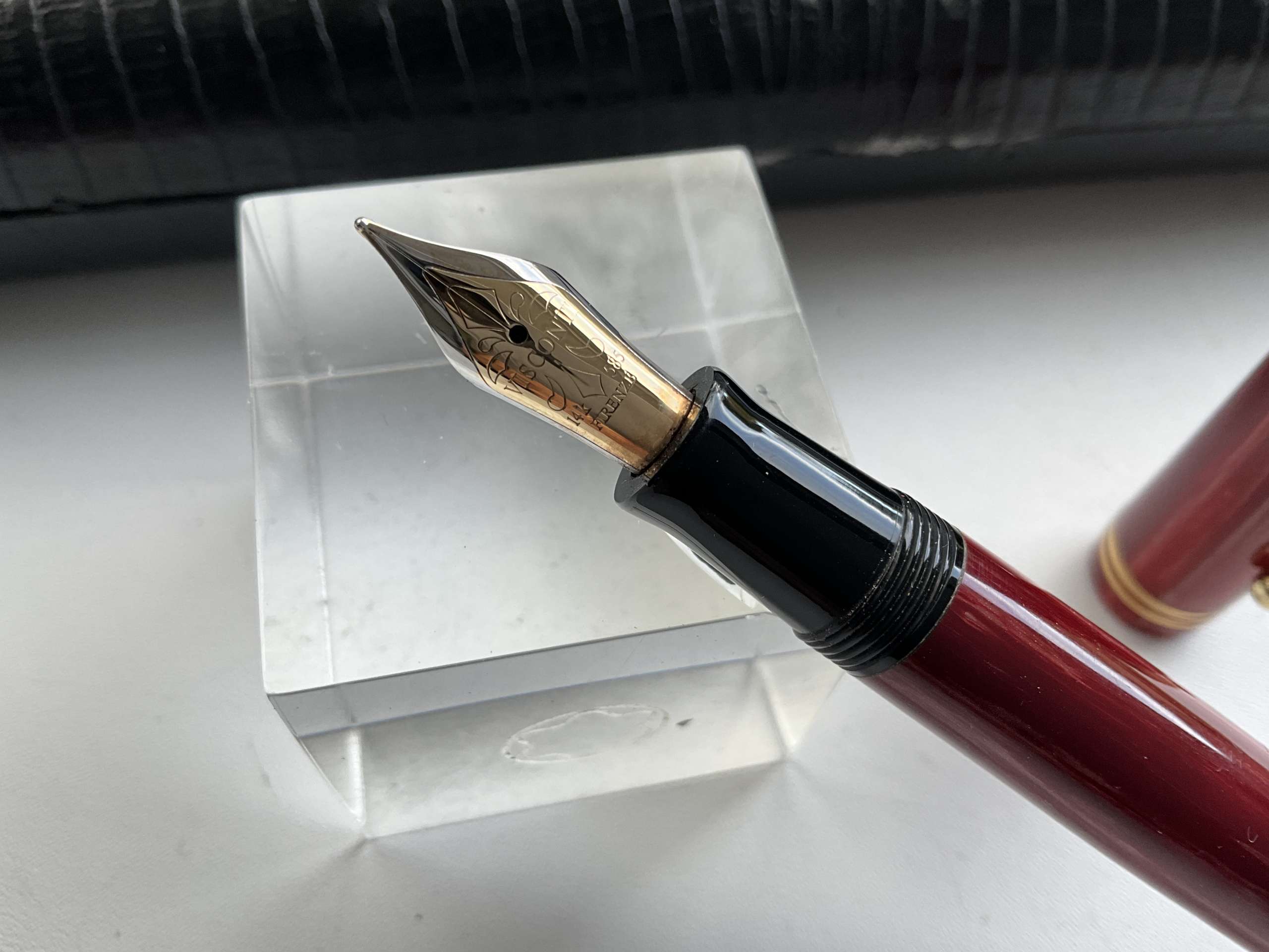 Visconti Caravel Red Celluloid Limited Edition fountain pen - Image 2