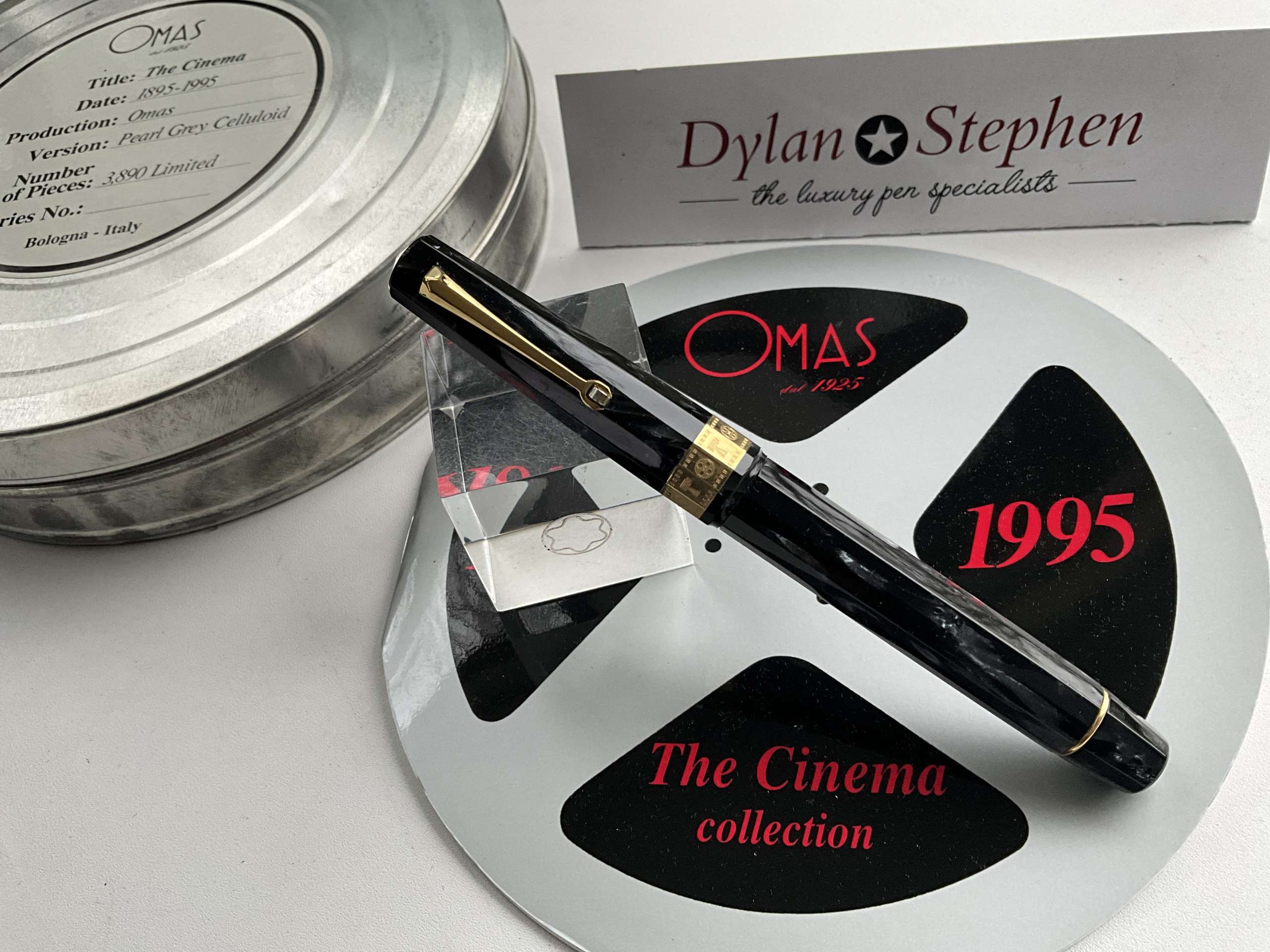 Omas The Cinema Pearl Grey Celluloid Paragon Limited Edition rollerball pen - Image 5