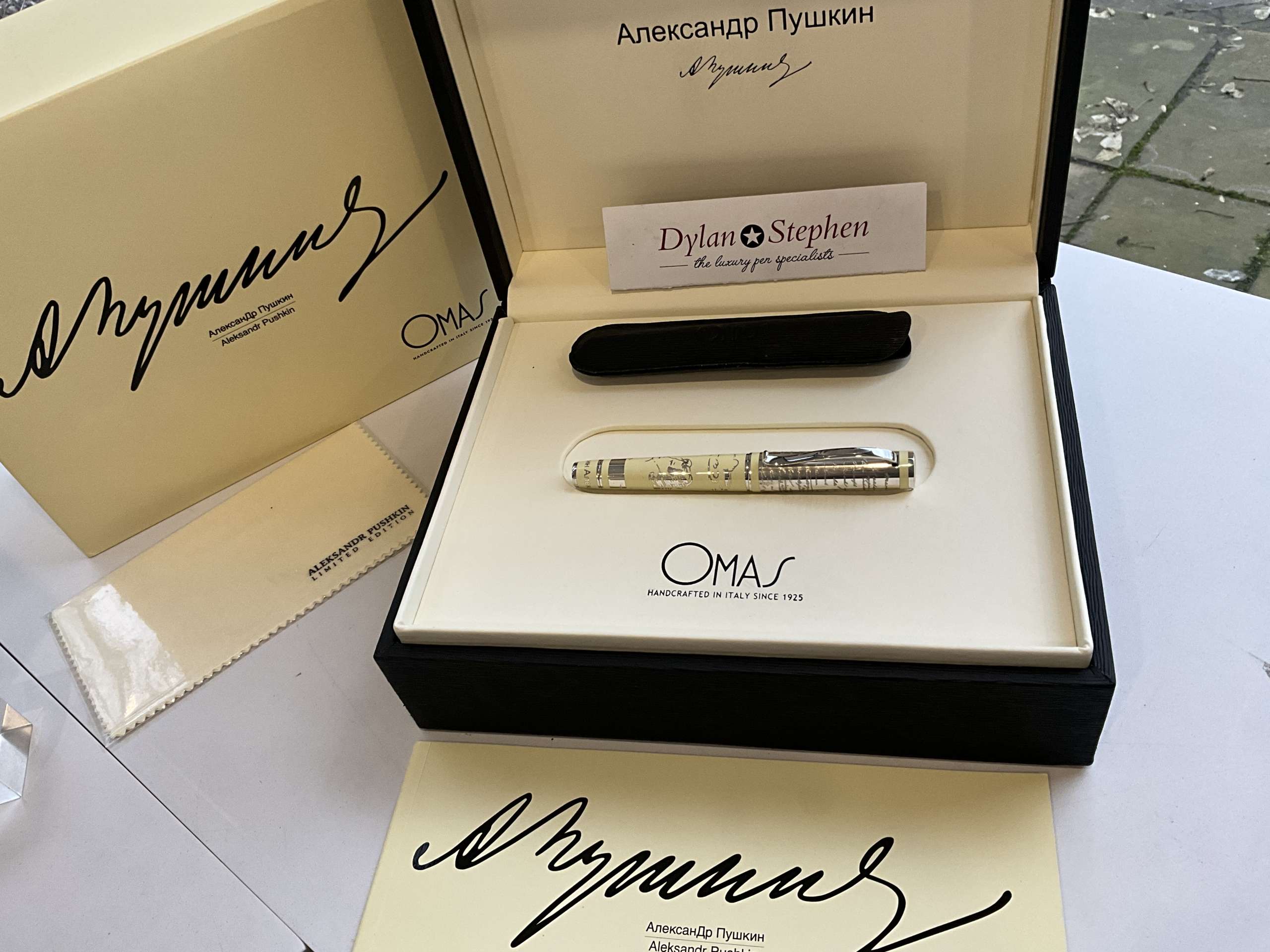 Omas Aleksandr Pushkin Limited Edition rollerball pen - Image 8