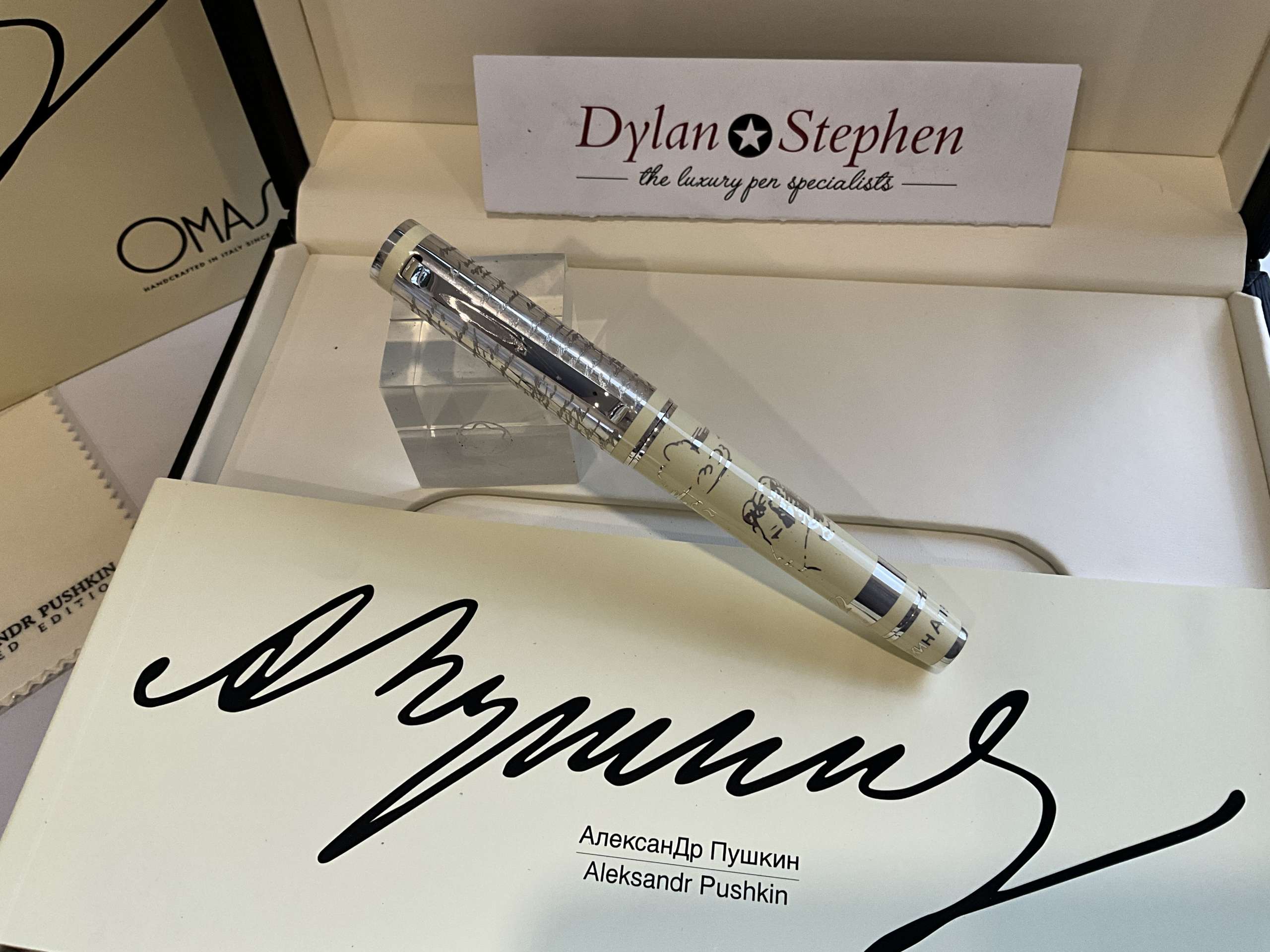 Omas Aleksandr Pushkin Limited Edition rollerball pen - Image 7
