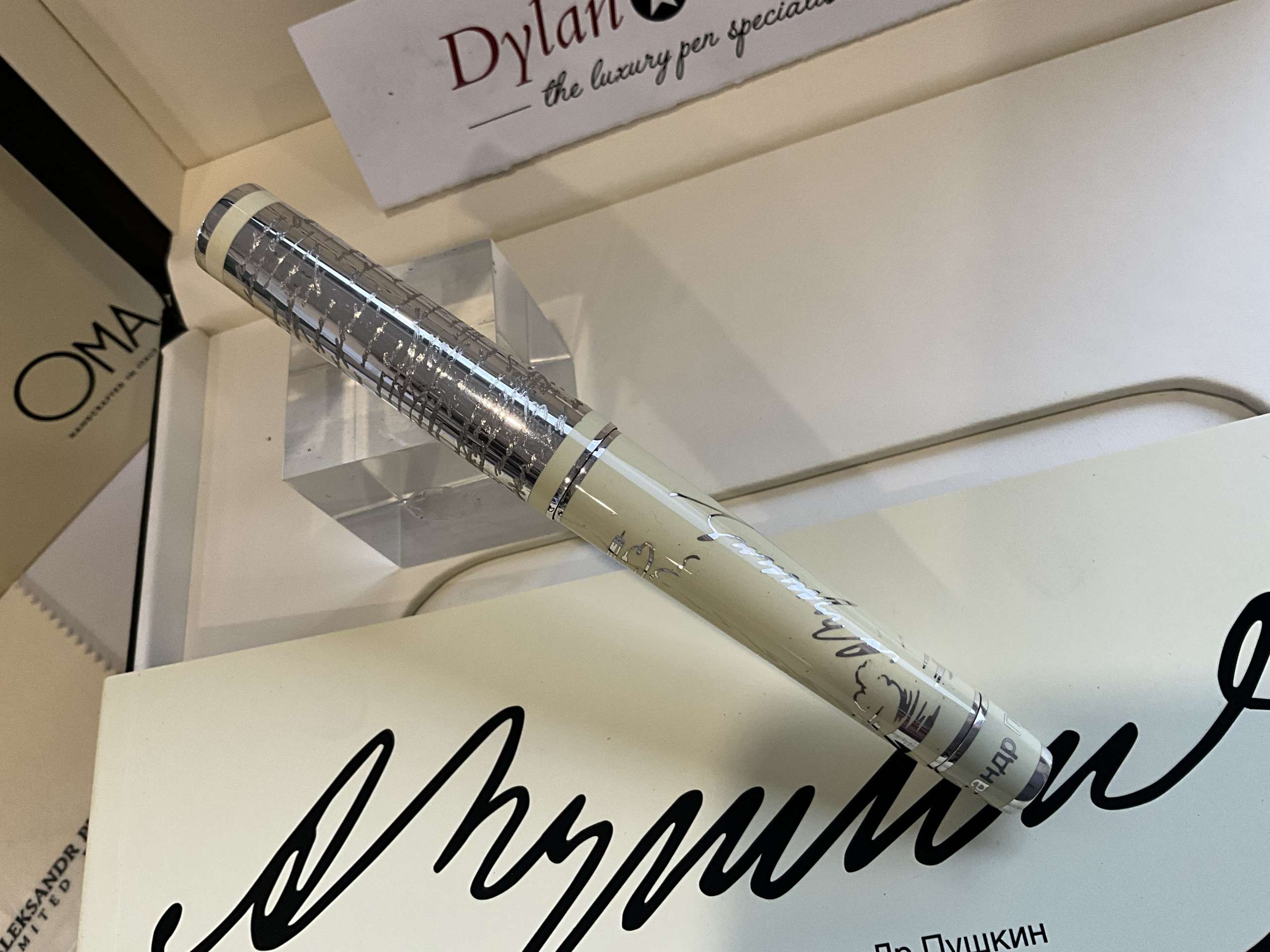 Omas Aleksandr Pushkin Limited Edition rollerball pen - Image 6