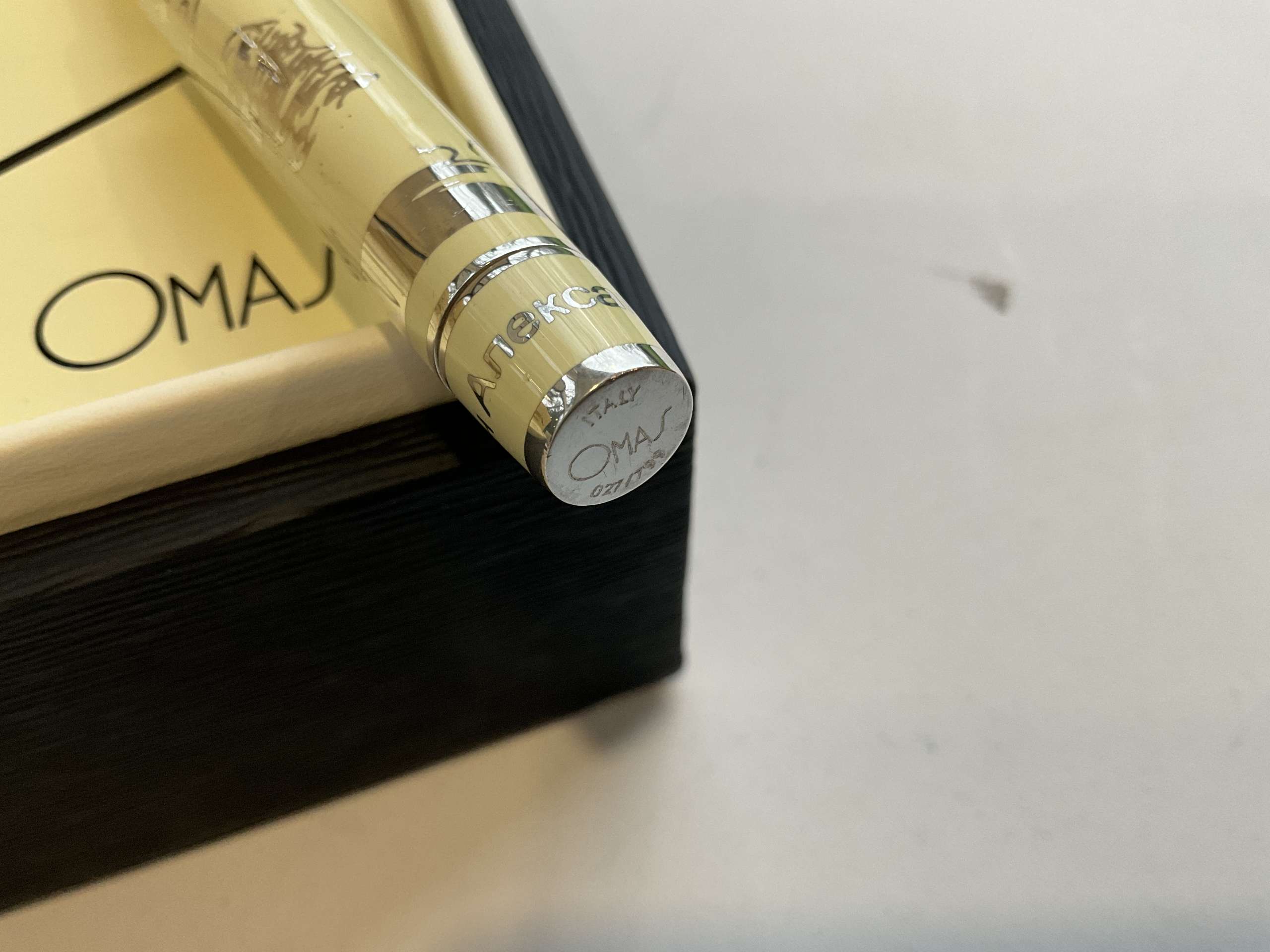 Omas Aleksandr Pushkin Limited Edition rollerball pen - Image 3