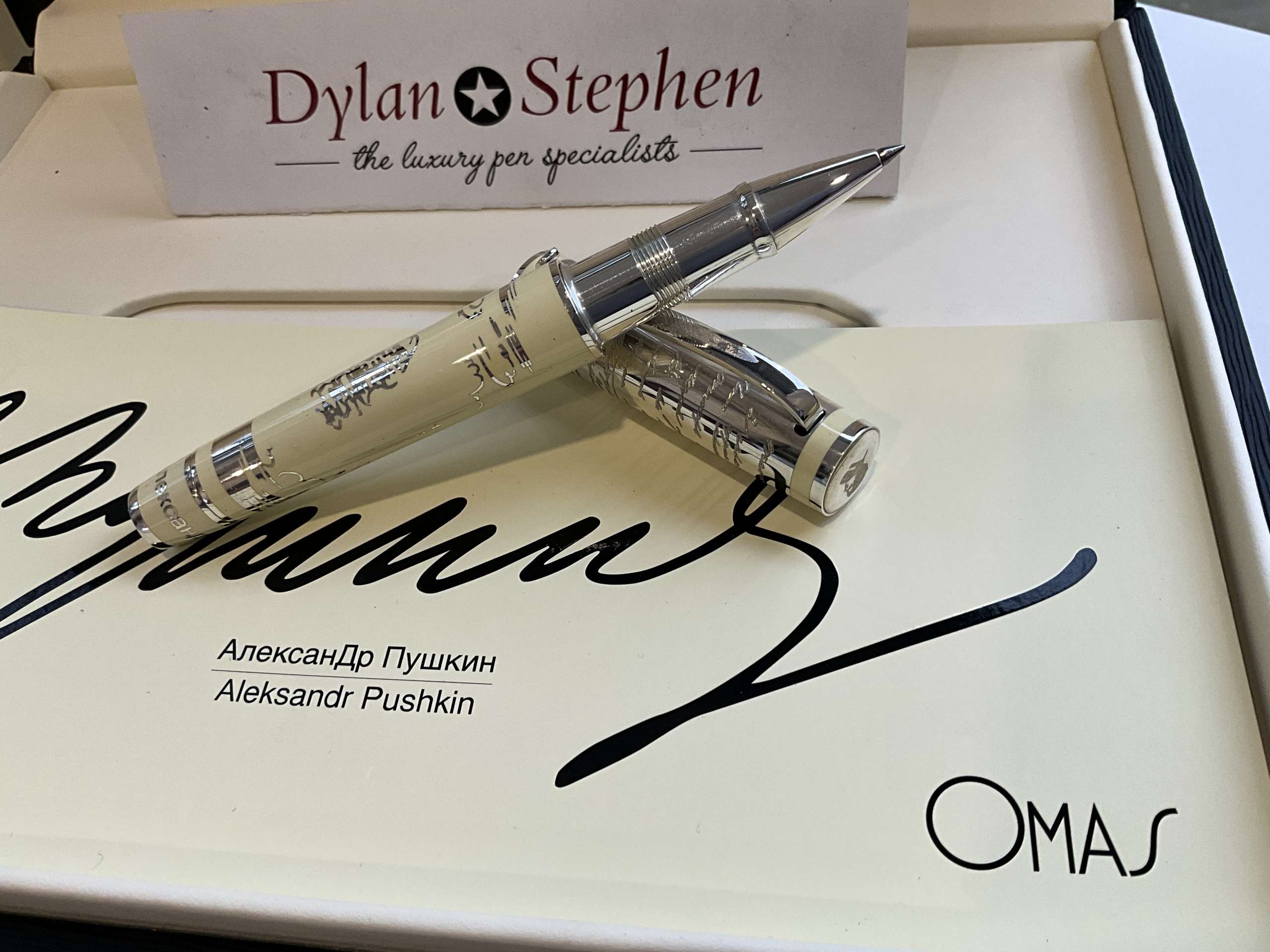 Omas Aleksandr Pushkin Limited Edition rollerball pen - Image 2