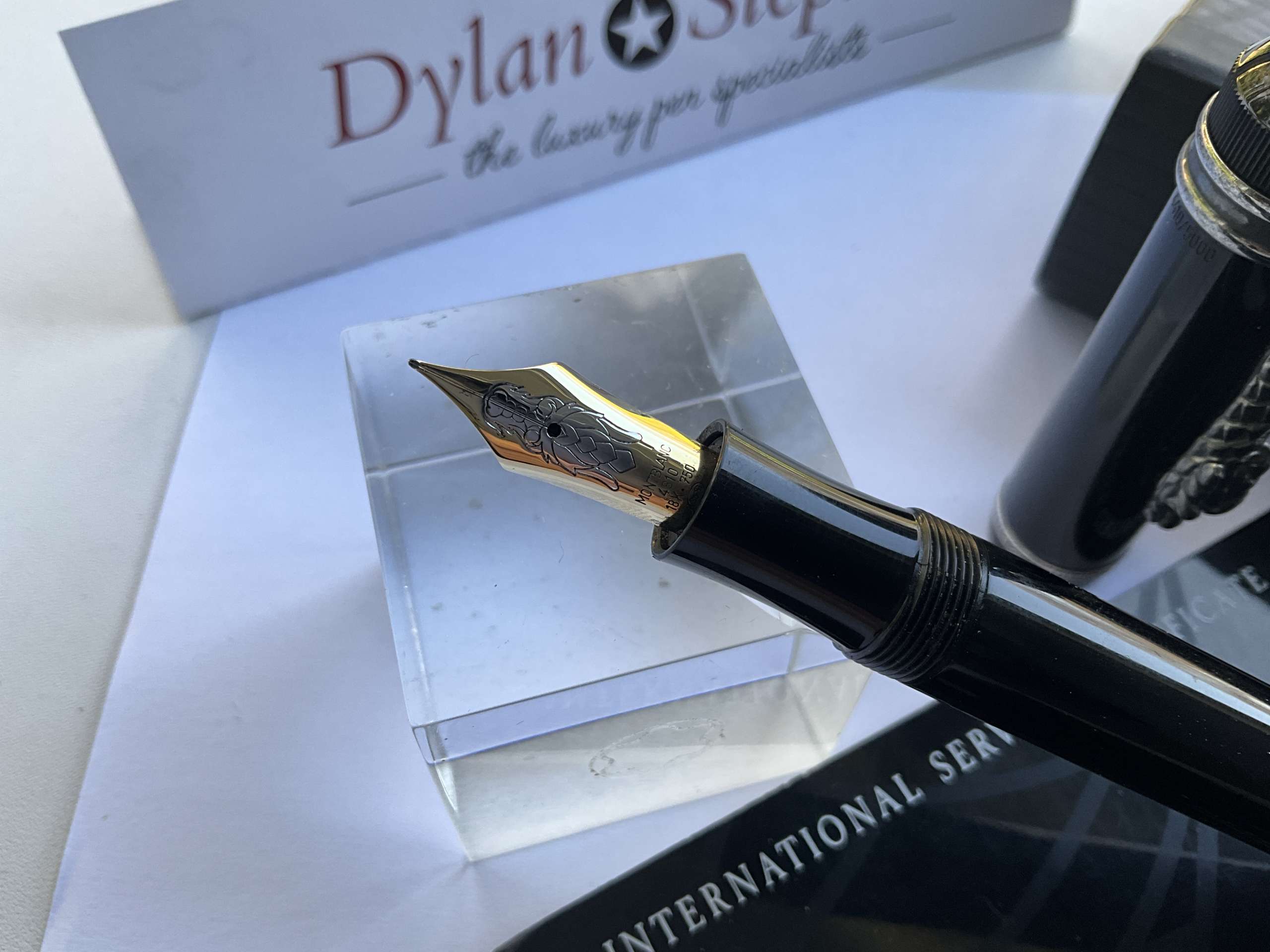 Montblanc Imperial Dragon limited edition fountain pen - Image 2