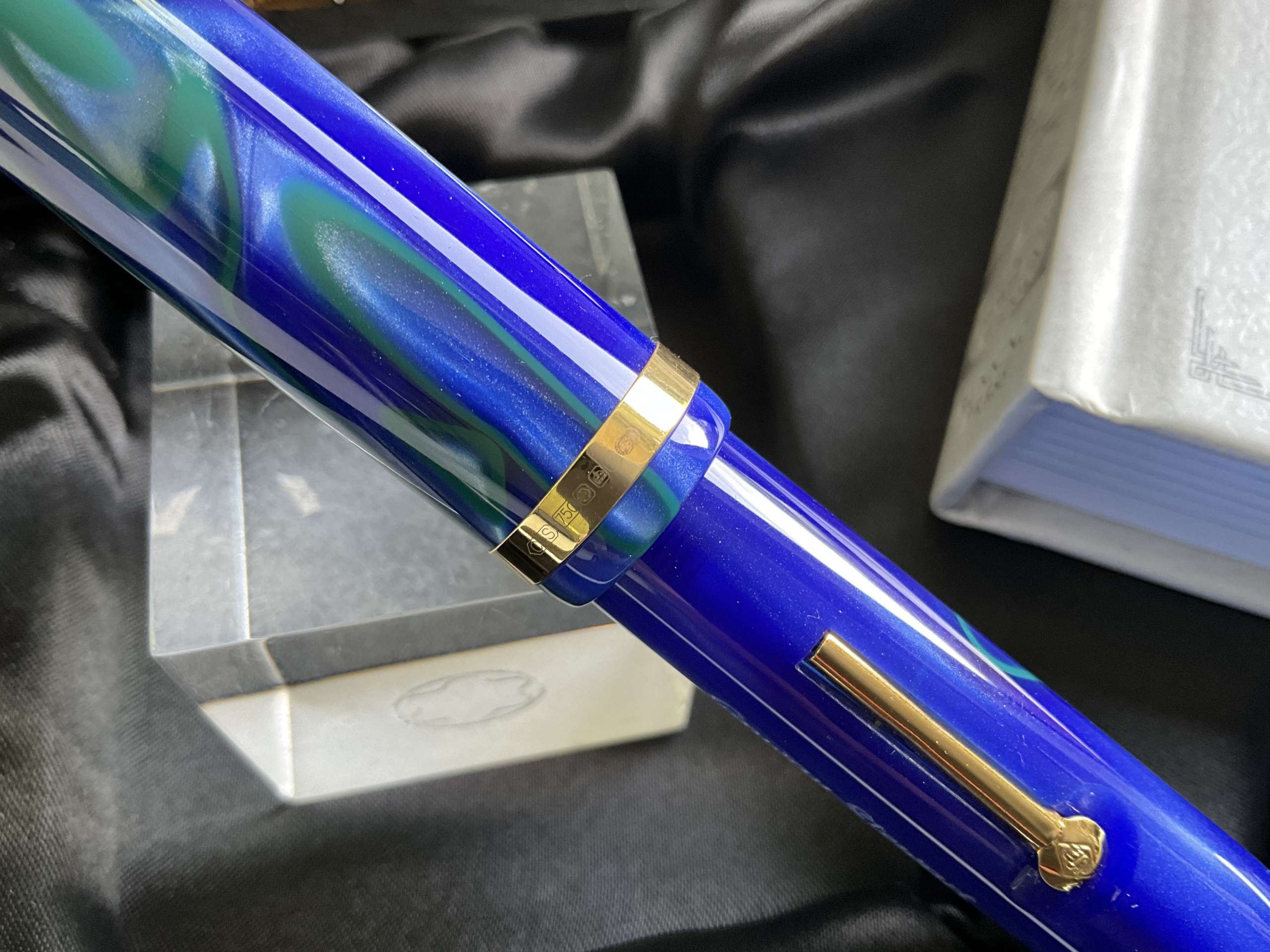 Conway Stewart Churchill Green Swirl Limited Edition fountain pen - Image 5