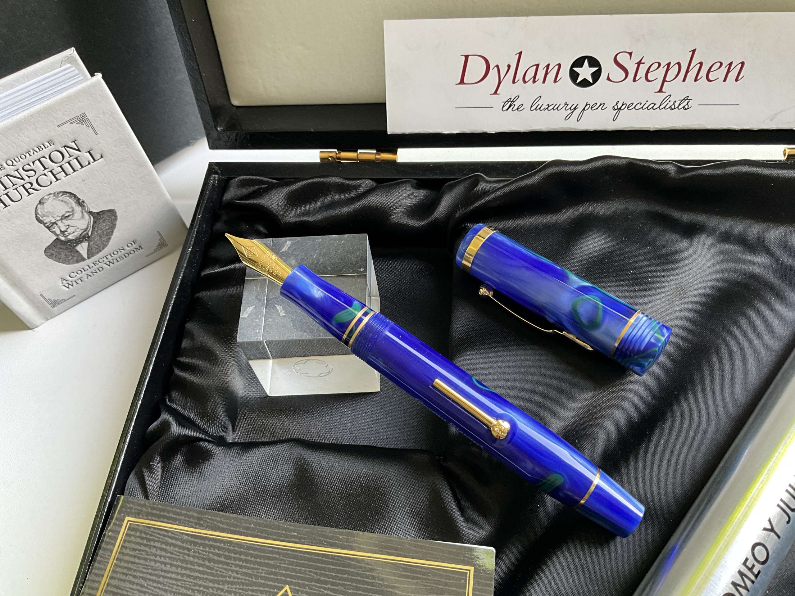 Conway Stewart Churchill Green Swirl Limited Edition fountain pen