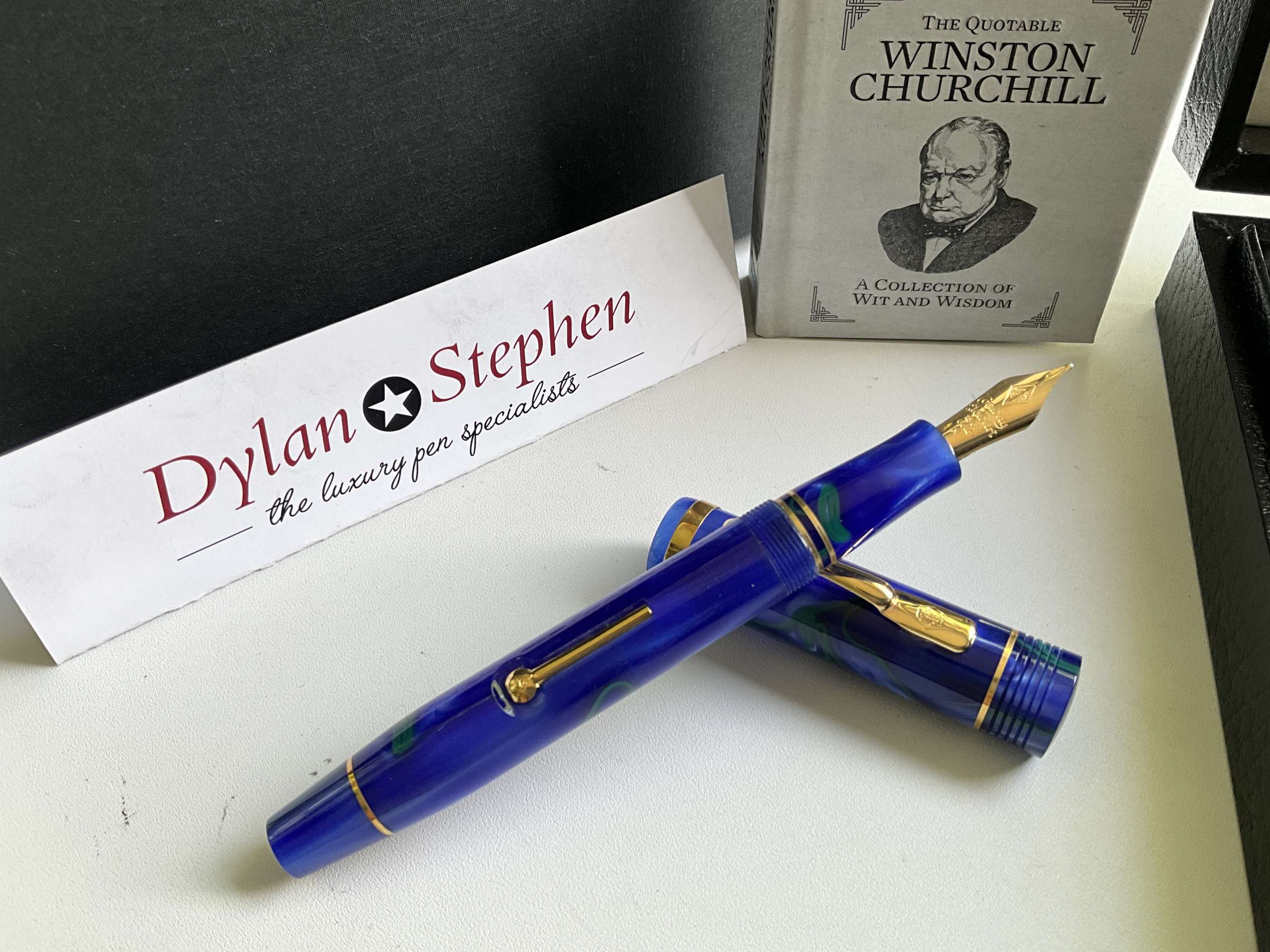 Conway Stewart Churchill Green Swirl Limited Edition fountain pen - Image 4