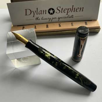 Parker Duofold Deluxe Senior Green and Black Fountain Pen (Canada, 1930s)