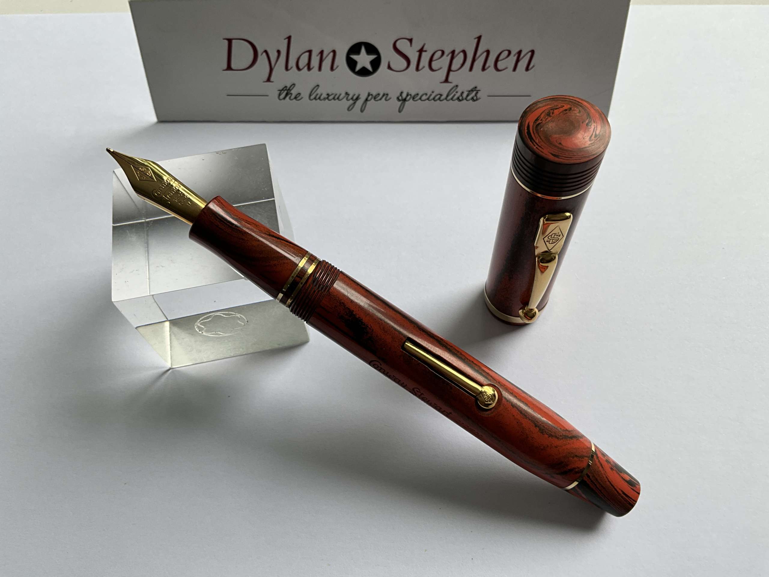 Conway Stewart Churchill Woodgrain Limited Edition fountain pen