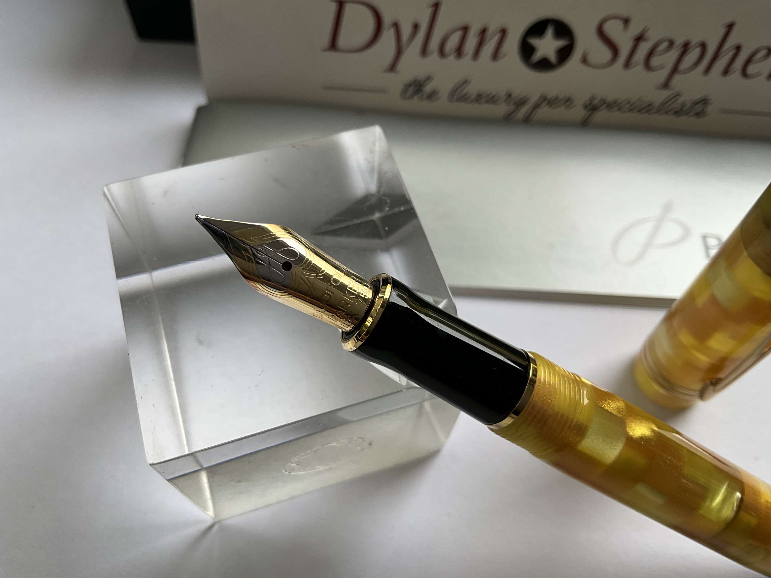 Parker Duofold Demi Citrine fountain pen - Image 2