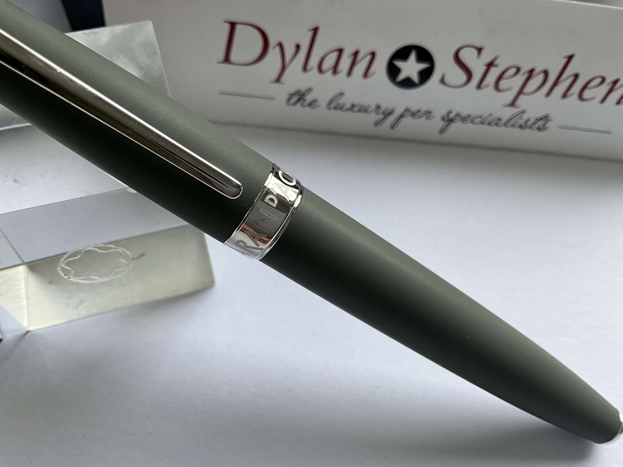 Caran d'Ache Leman Matte Grey Fountain Pen - Image 4