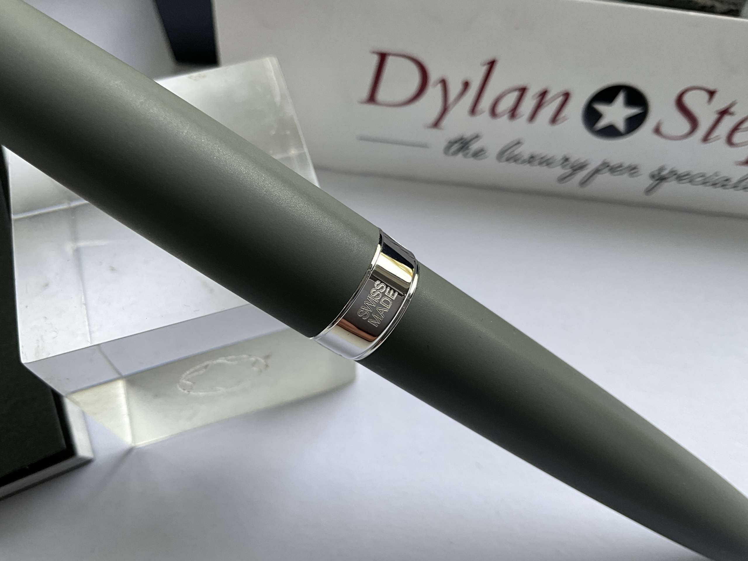 Caran d'Ache Leman Matte Grey Fountain Pen - Image 5