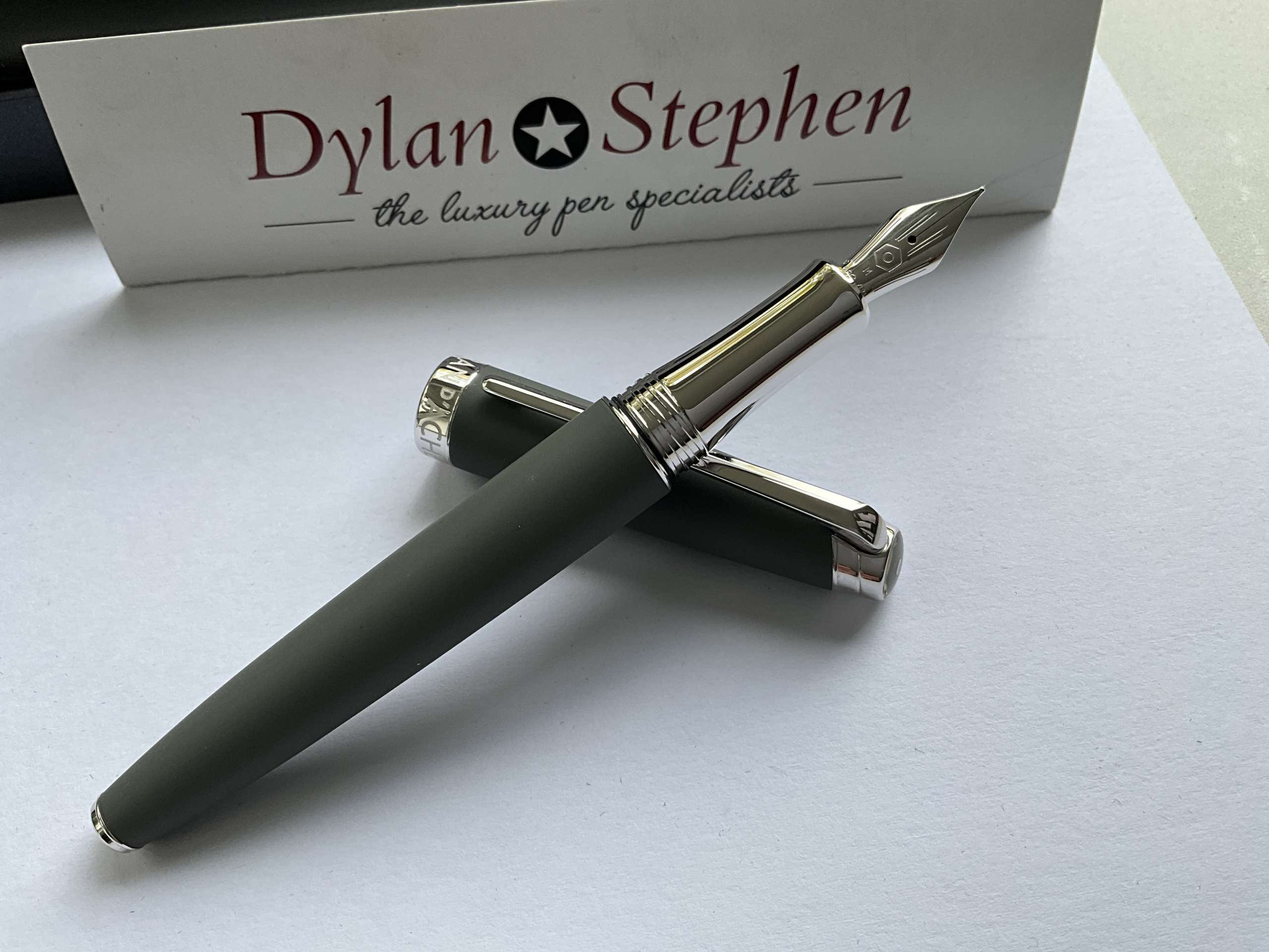 Caran d'Ache Leman Matte Grey Fountain Pen - Image 6