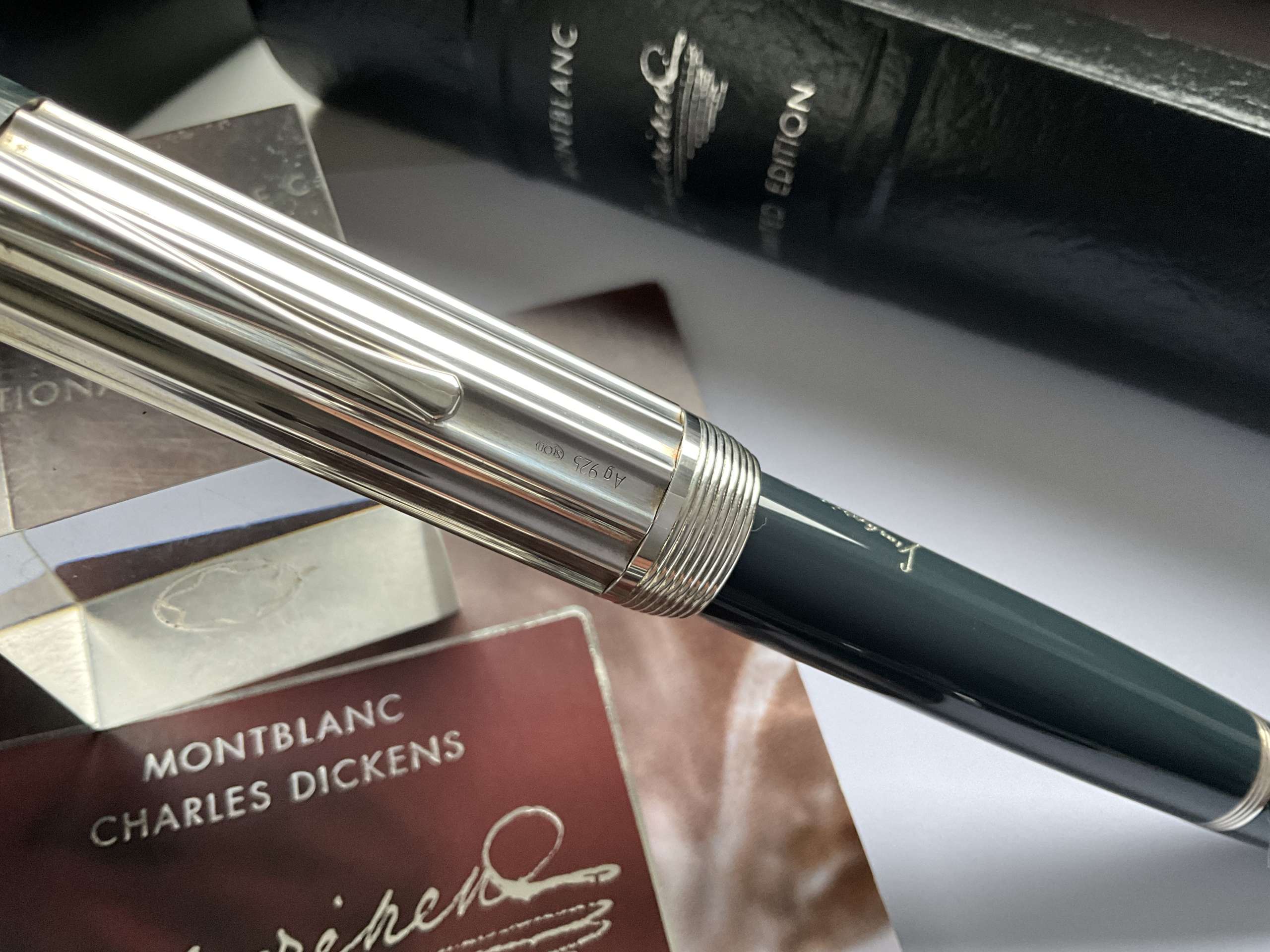 Montblanc writers limited edition Charles Dickens fountain pen set - Image 4
