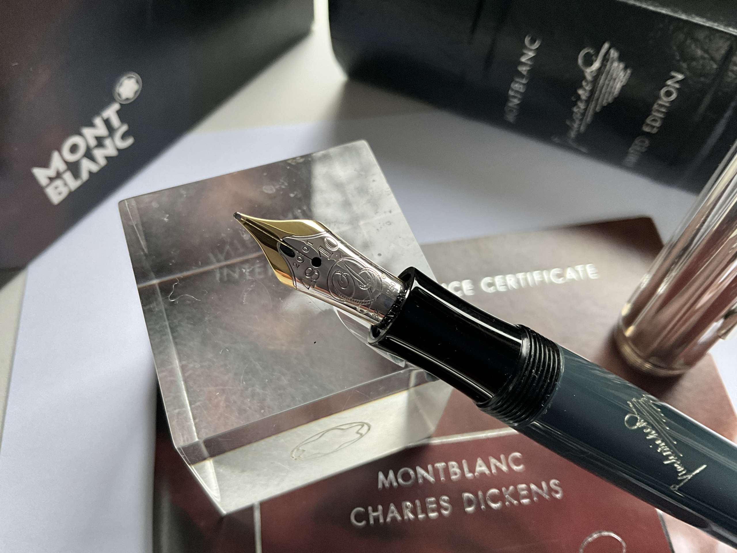 Montblanc writers limited edition Charles Dickens fountain pen set - Image 3