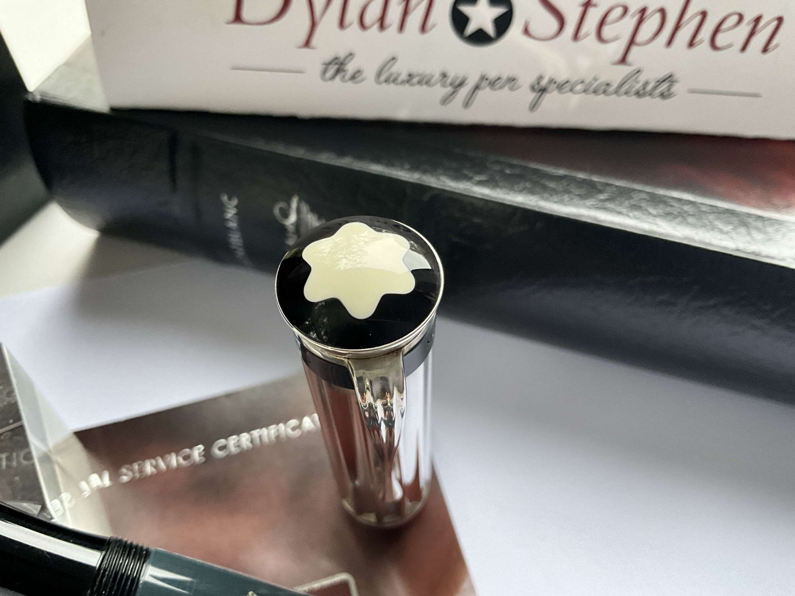 Montblanc writers limited edition Charles Dickens fountain pen set - Image 6