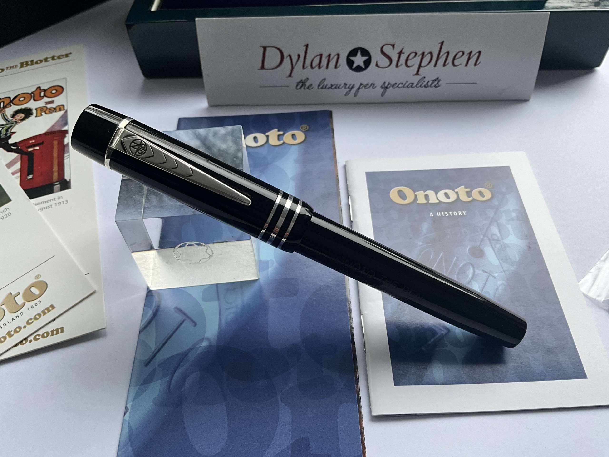 Onoto Magna Classic Black and Silver Limited Edition fountain pen - Image 8