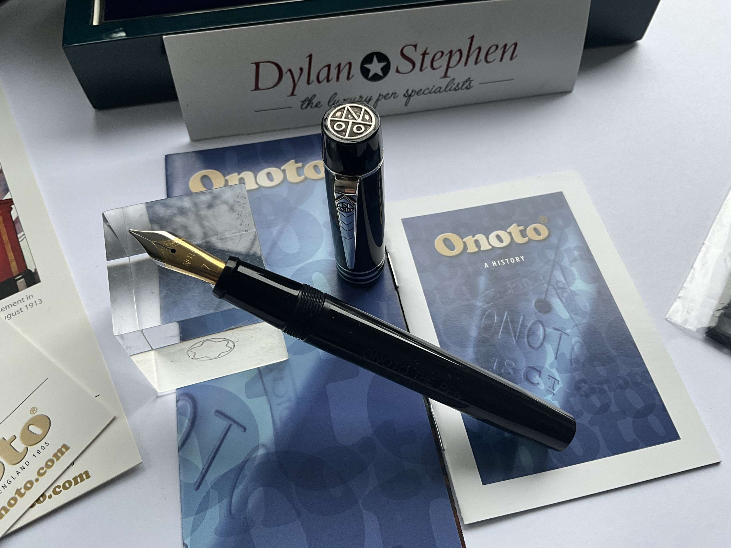 Onoto Magna Classic Black and Silver Limited Edition fountain pen