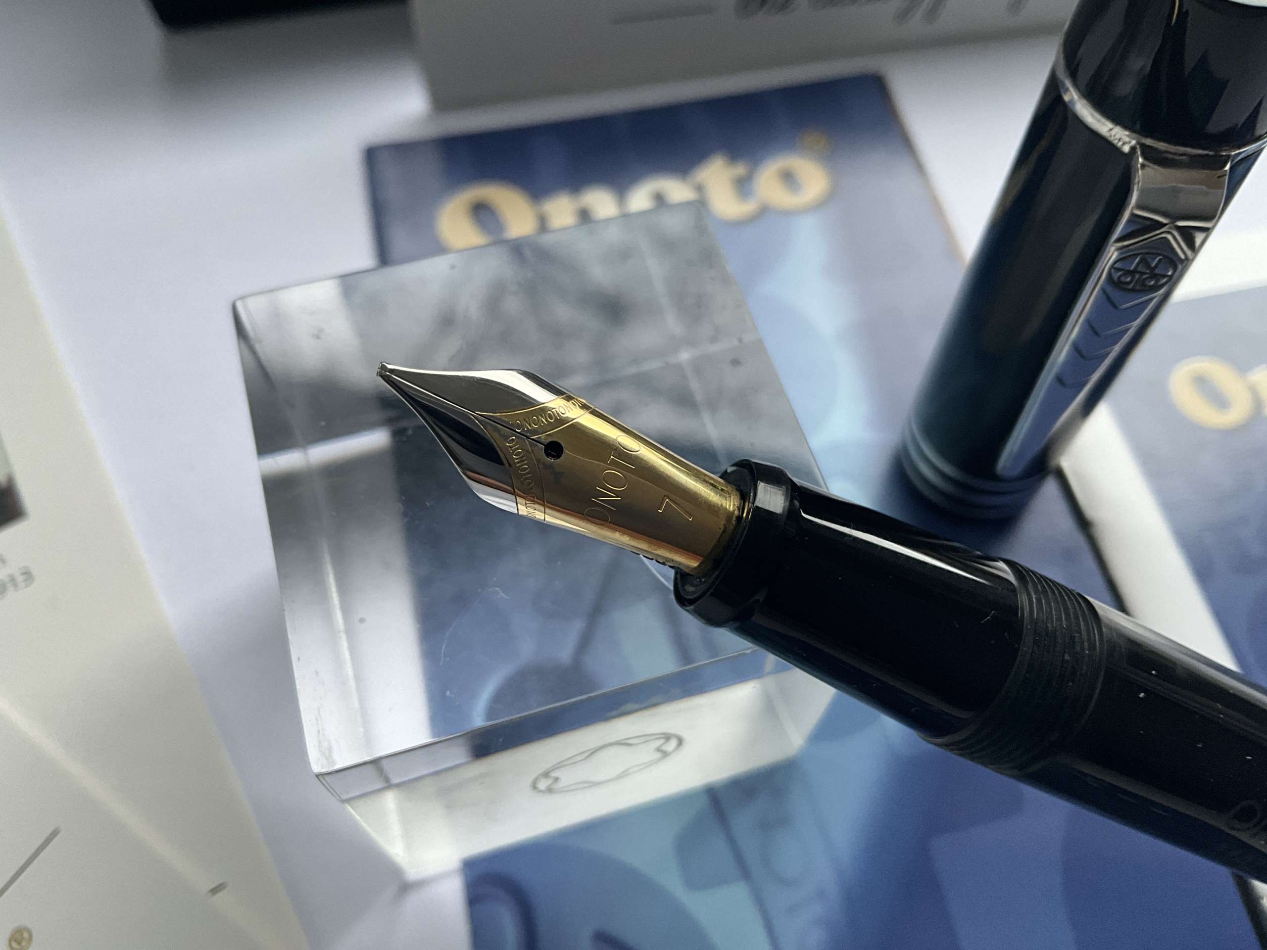 Onoto Magna Classic Black and Silver Limited Edition fountain pen - Image 2
