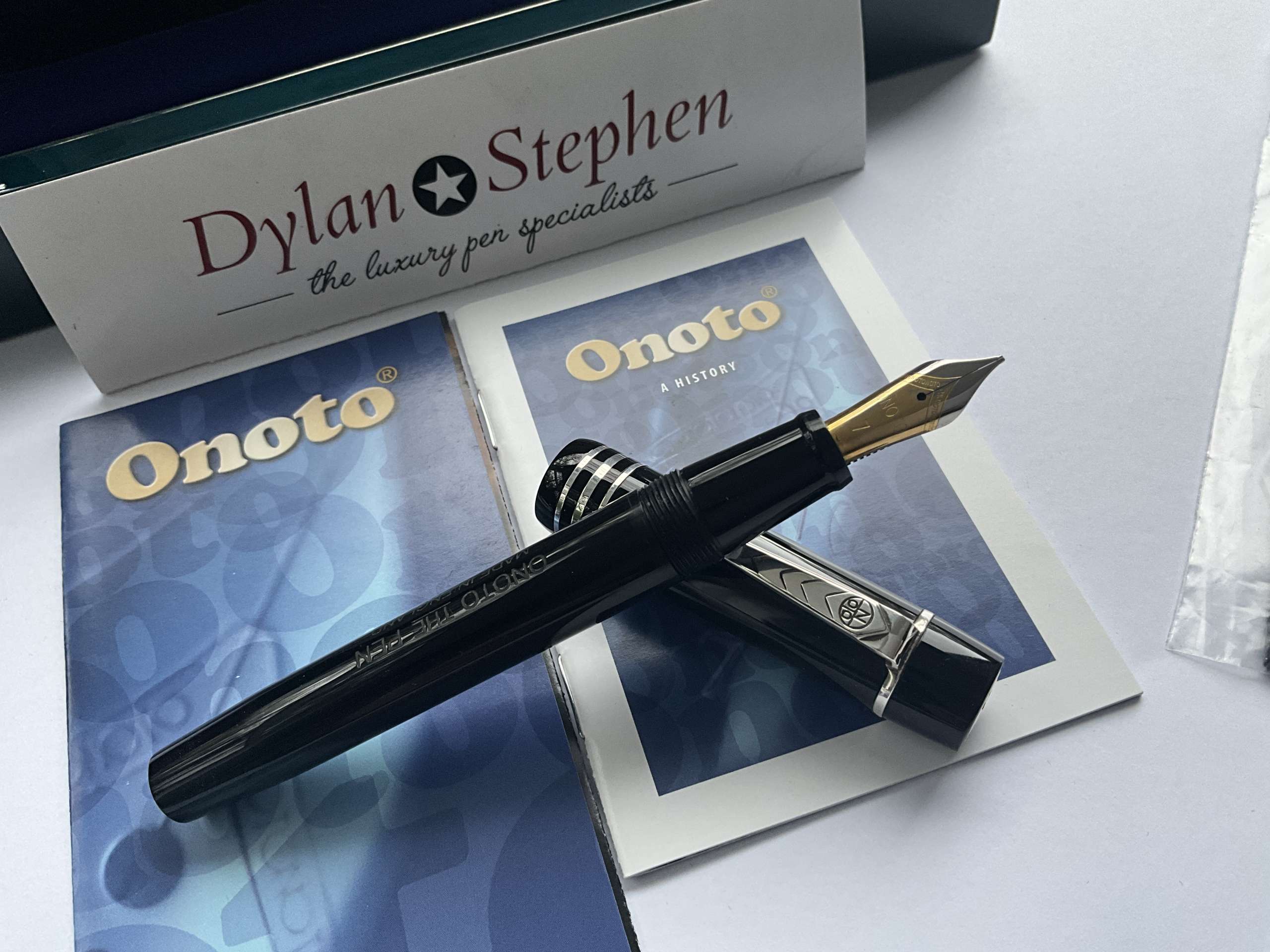 Onoto Magna Classic Black and Silver Limited Edition fountain pen - Image 7