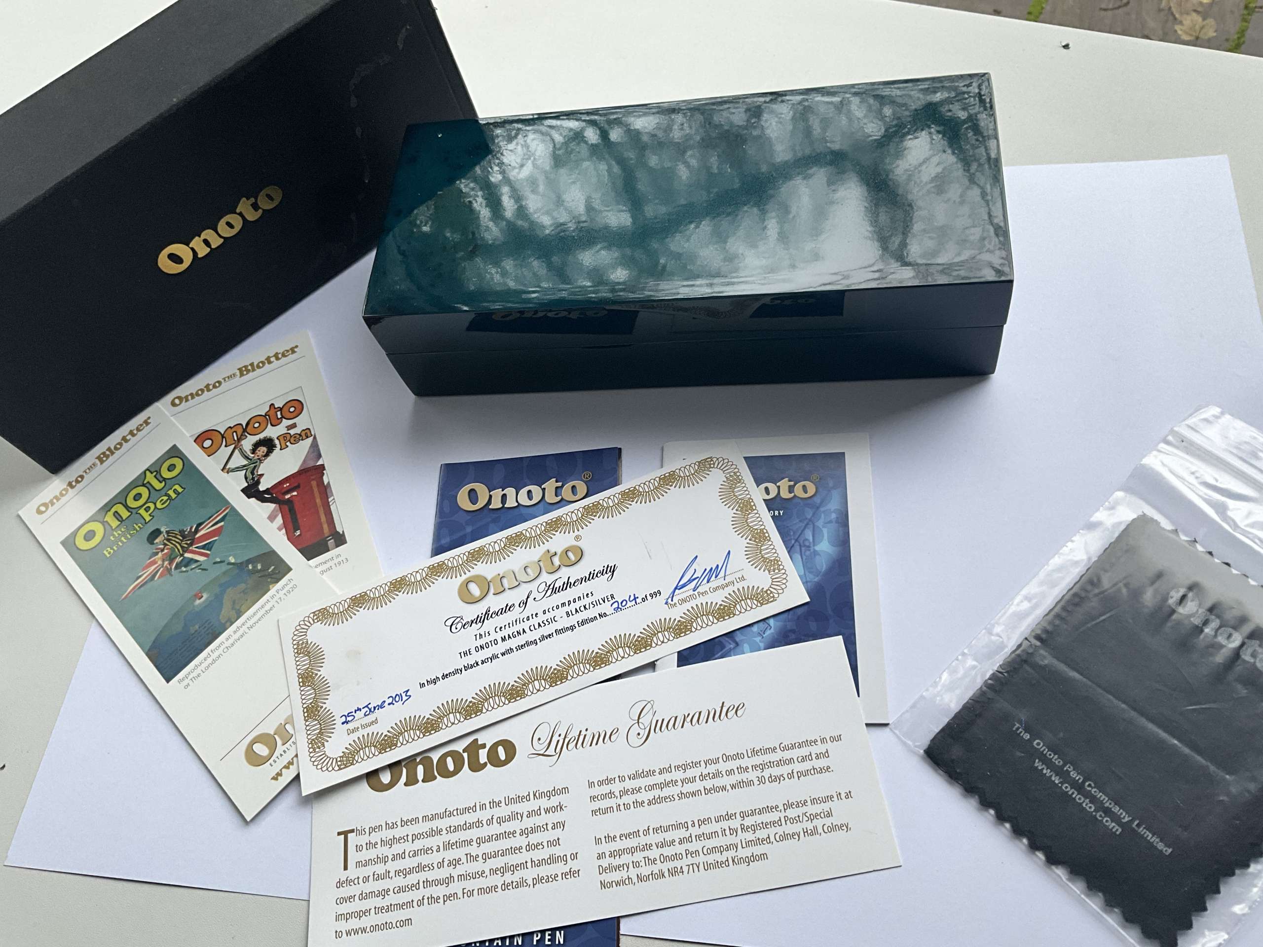 Onoto Magna Classic Black and Silver Limited Edition fountain pen - Image 11