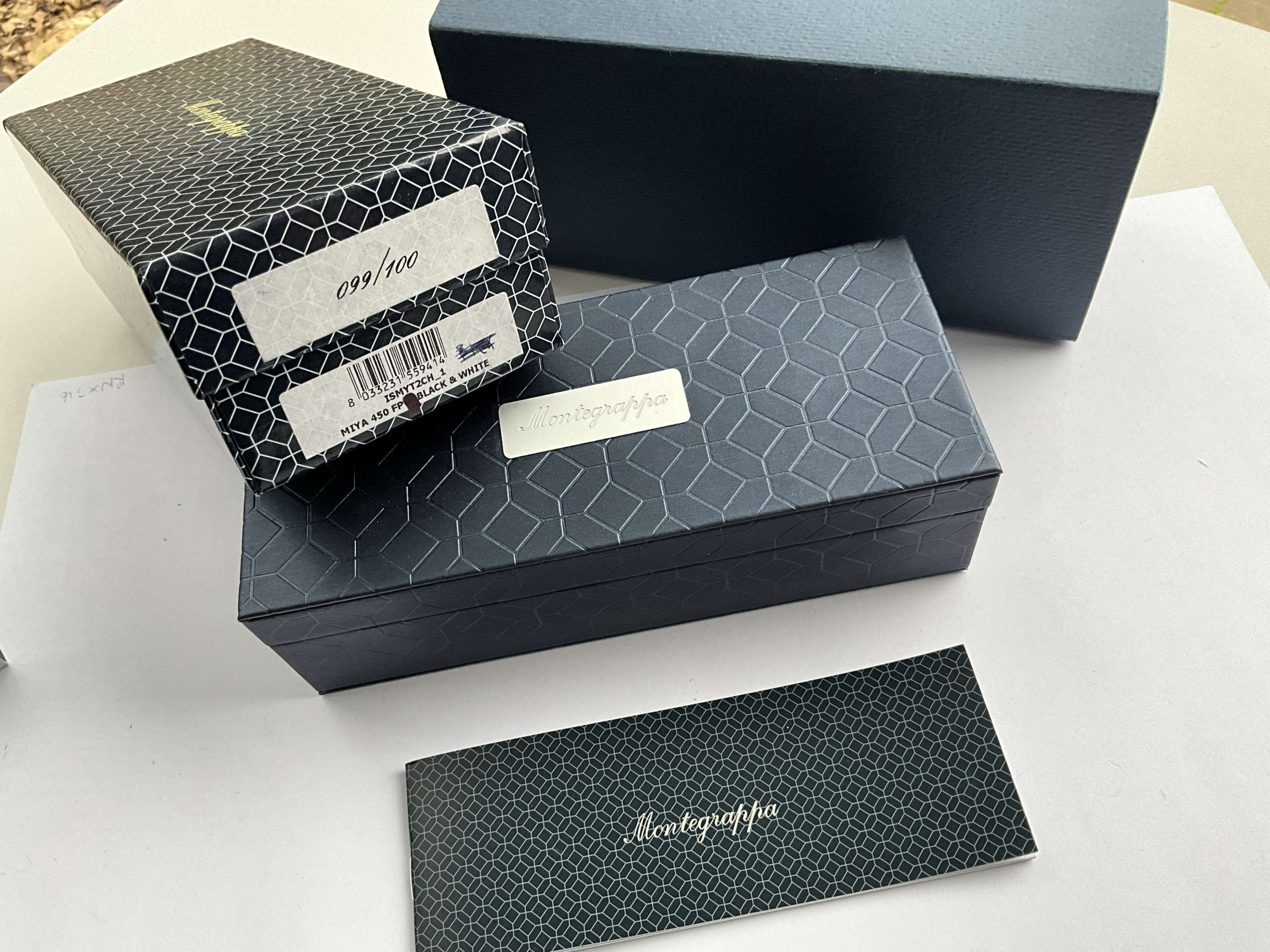 Montegrappa Miya 450 Black and White Limited Edition fountain pen - Image 10
