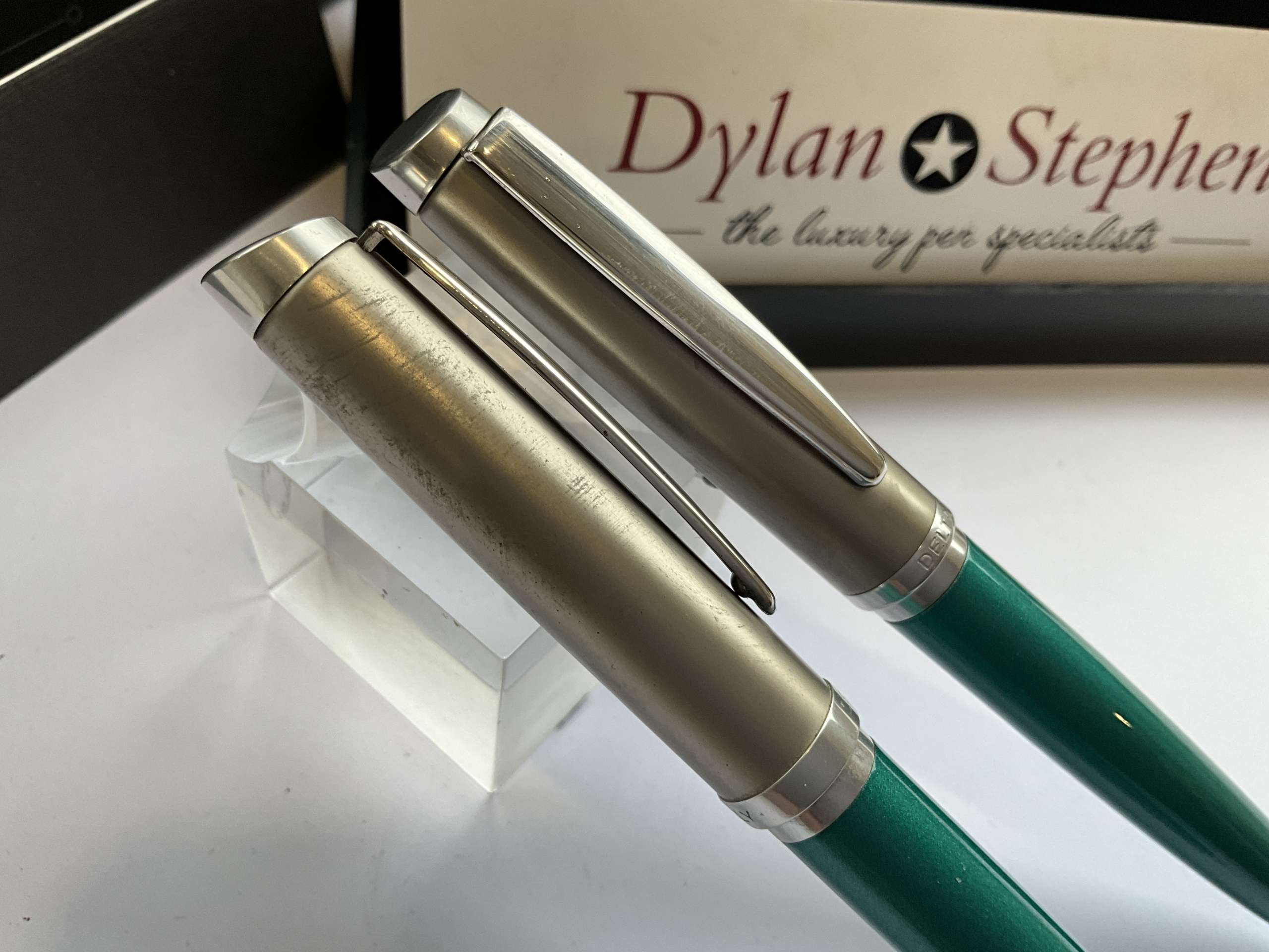 Delta Activa Hi Tech Design Green fountain pen and Mechanical Pencil pen set - Image 3
