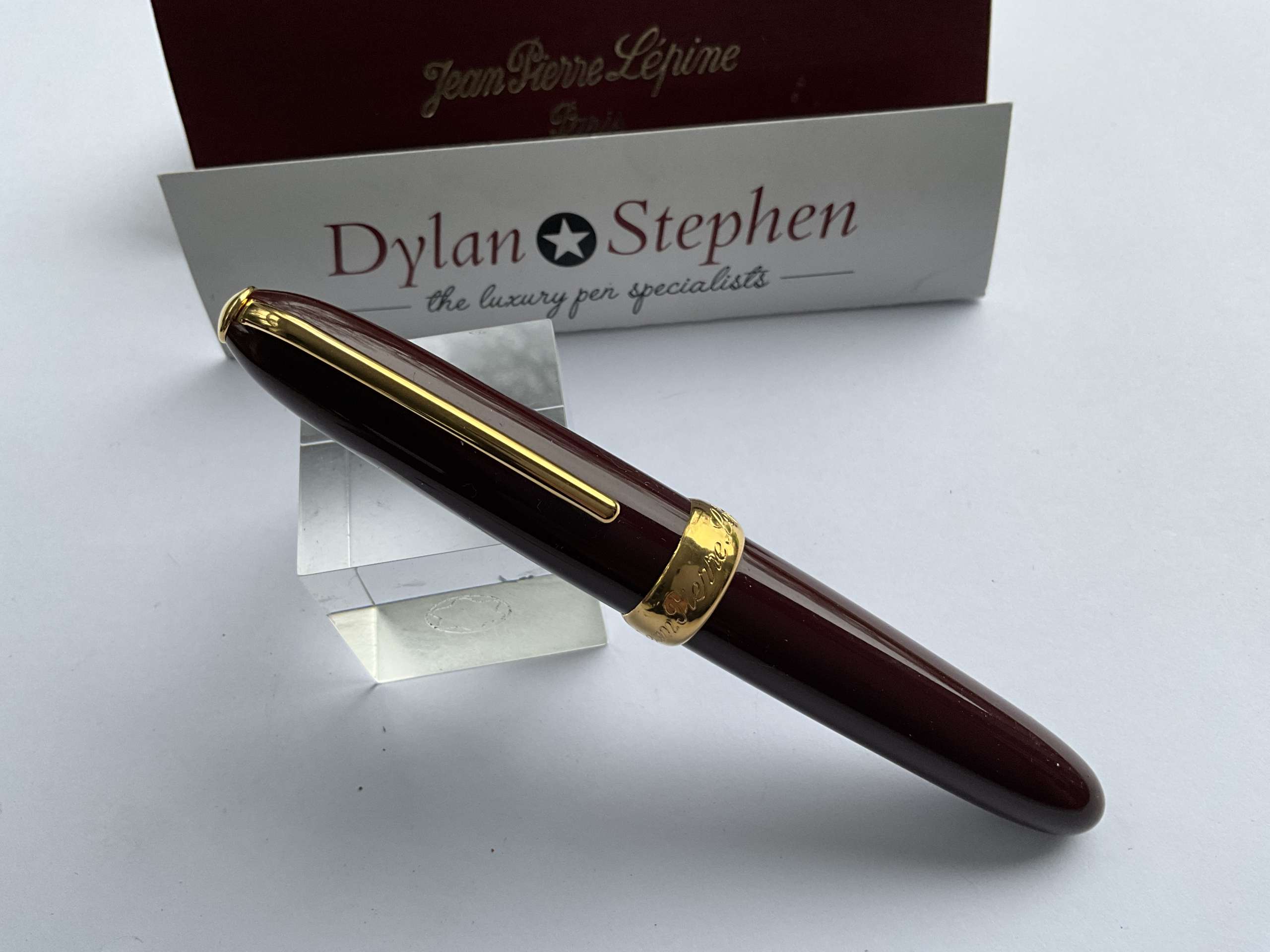Jean Pierre Lepine Winston Churchill Burgundy fountain pen - Image 4
