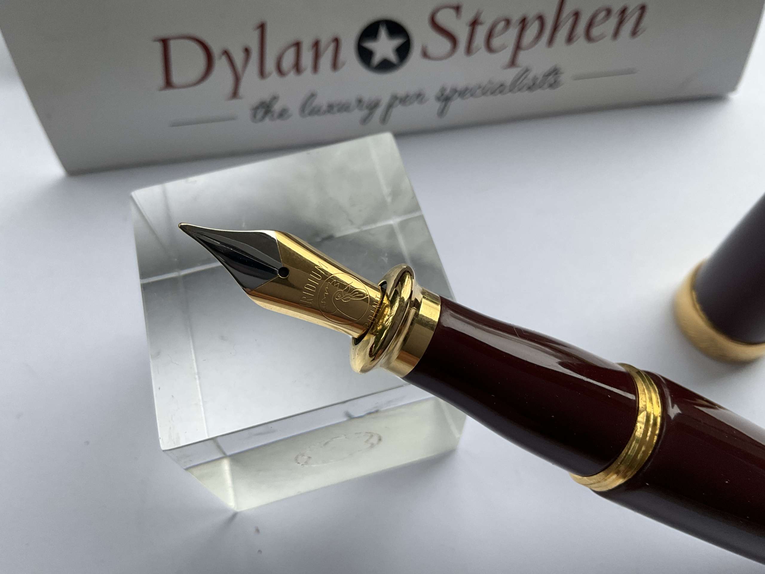 Jean Pierre Lepine Winston Churchill Burgundy fountain pen - Image 2