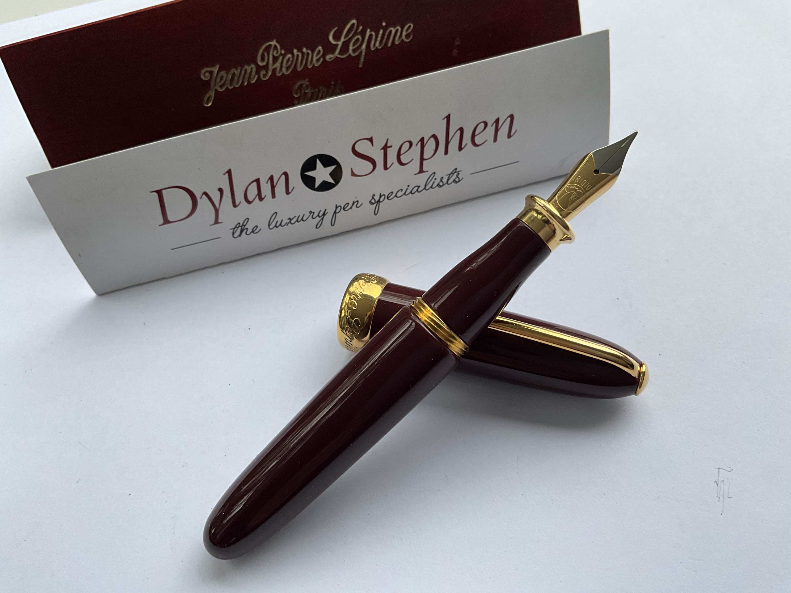 Jean Pierre Lepine Winston Churchill Burgundy fountain pen - Image 3