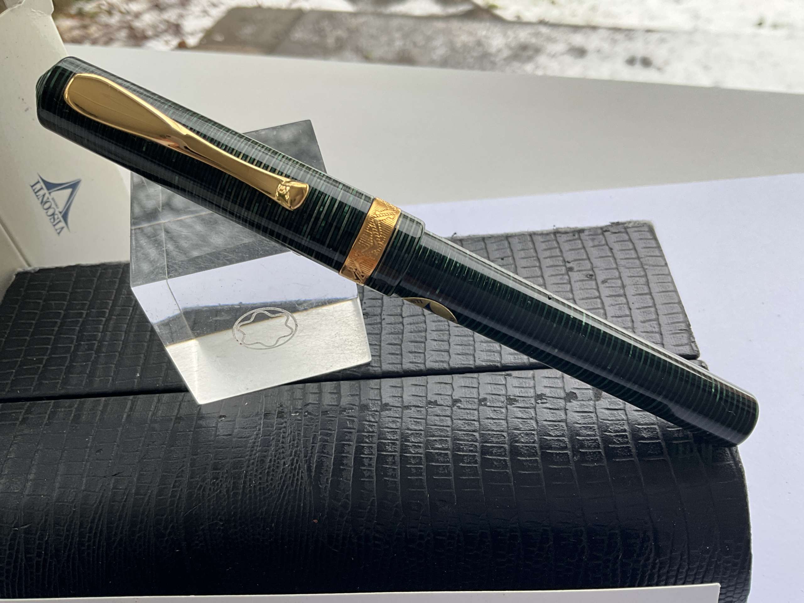Visconti Manhattan Verdi Celluloid Rollerball pen - Image 3