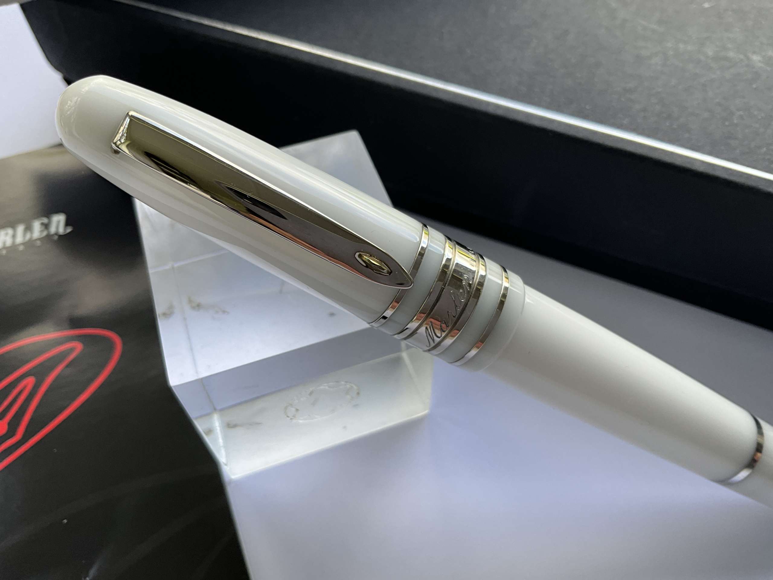 Marlen Class Collection White Fountain Pen - Image 3