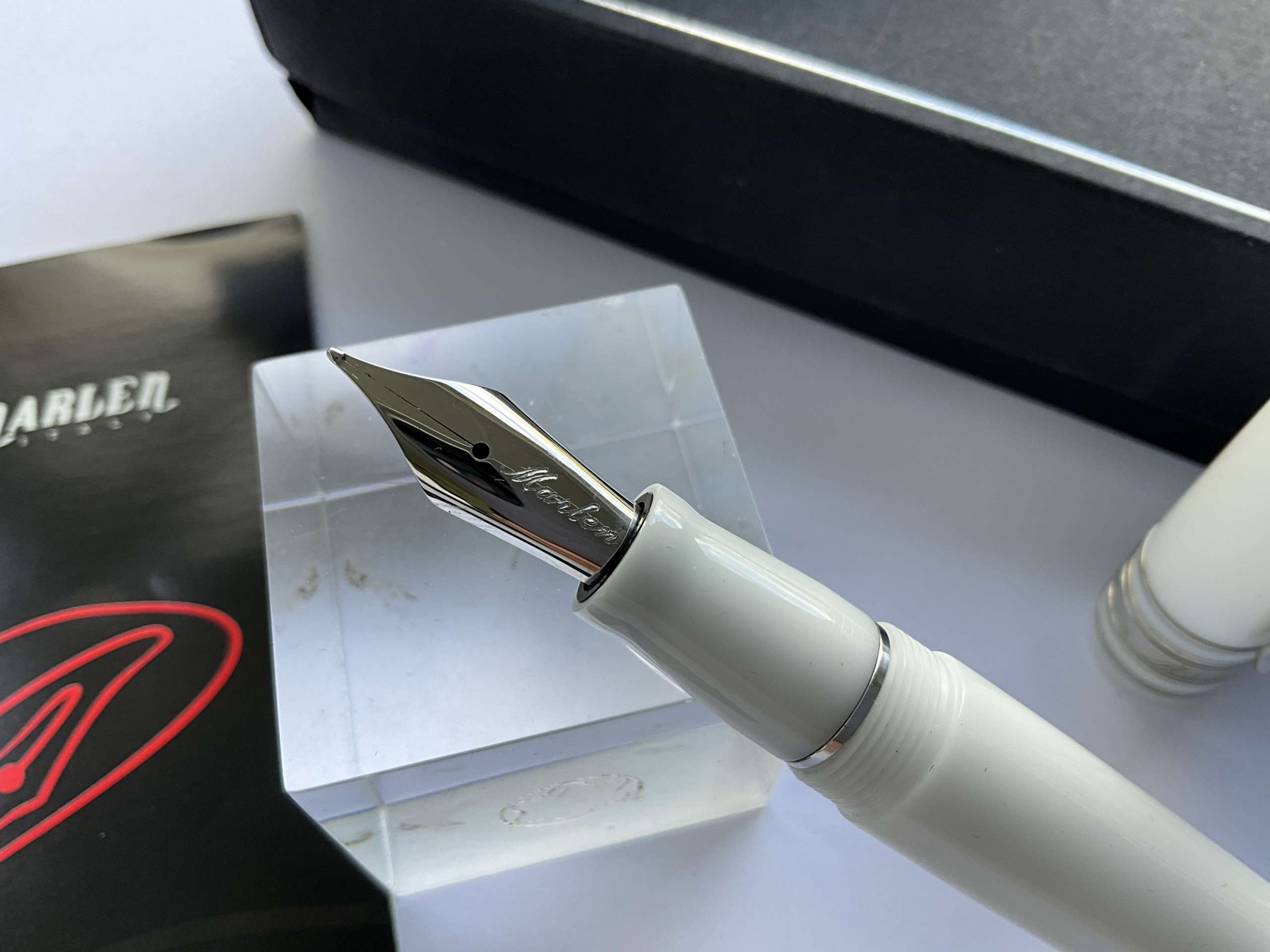 Marlen Class Collection White Fountain Pen - Image 2