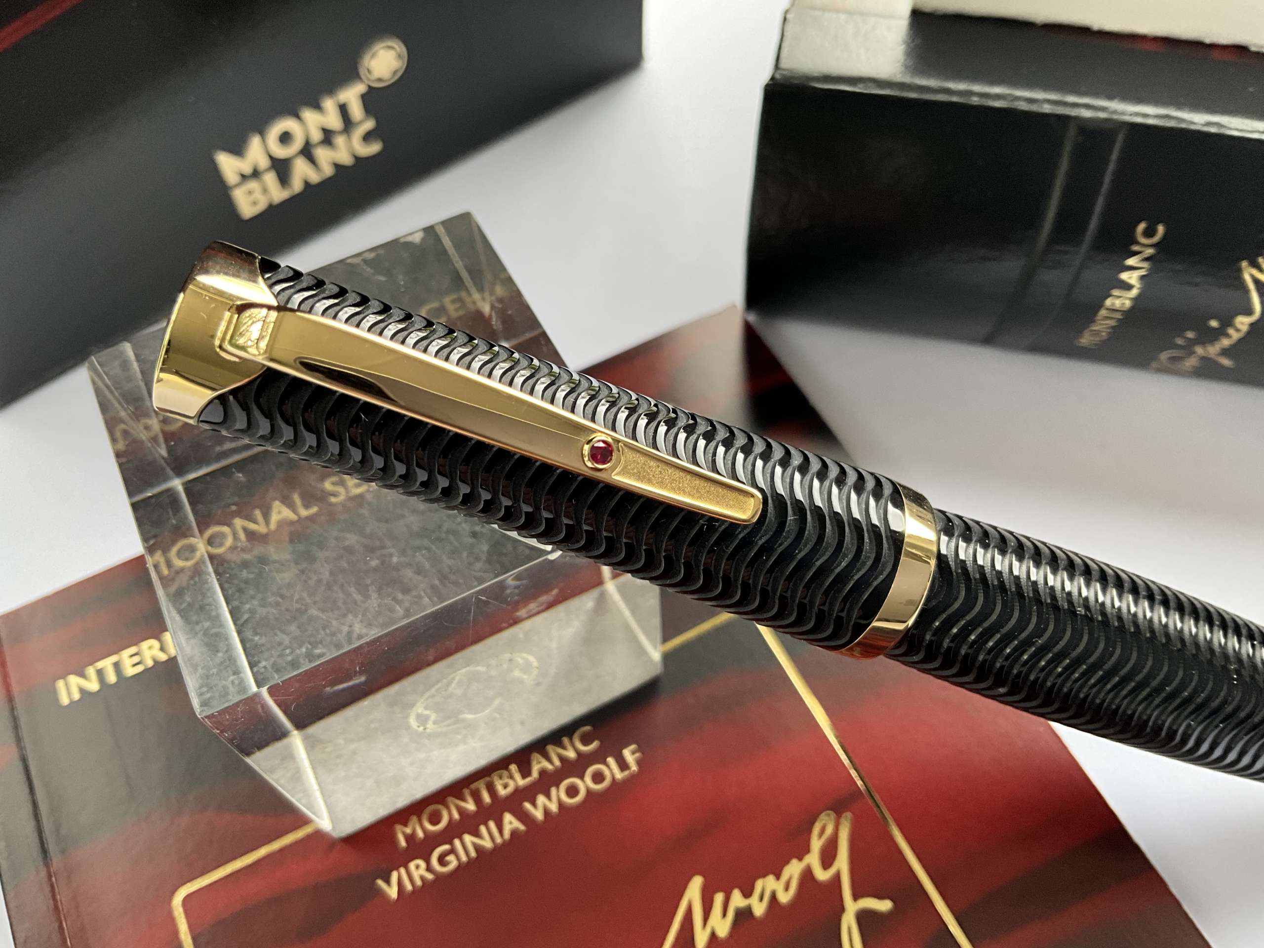 Montblanc Writers Limited Edition Virginia Woolf Fountain Pen - Image 4