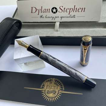 Parker Duofold International Pearl Grey Fountain Pen + Leather Pen Pouch