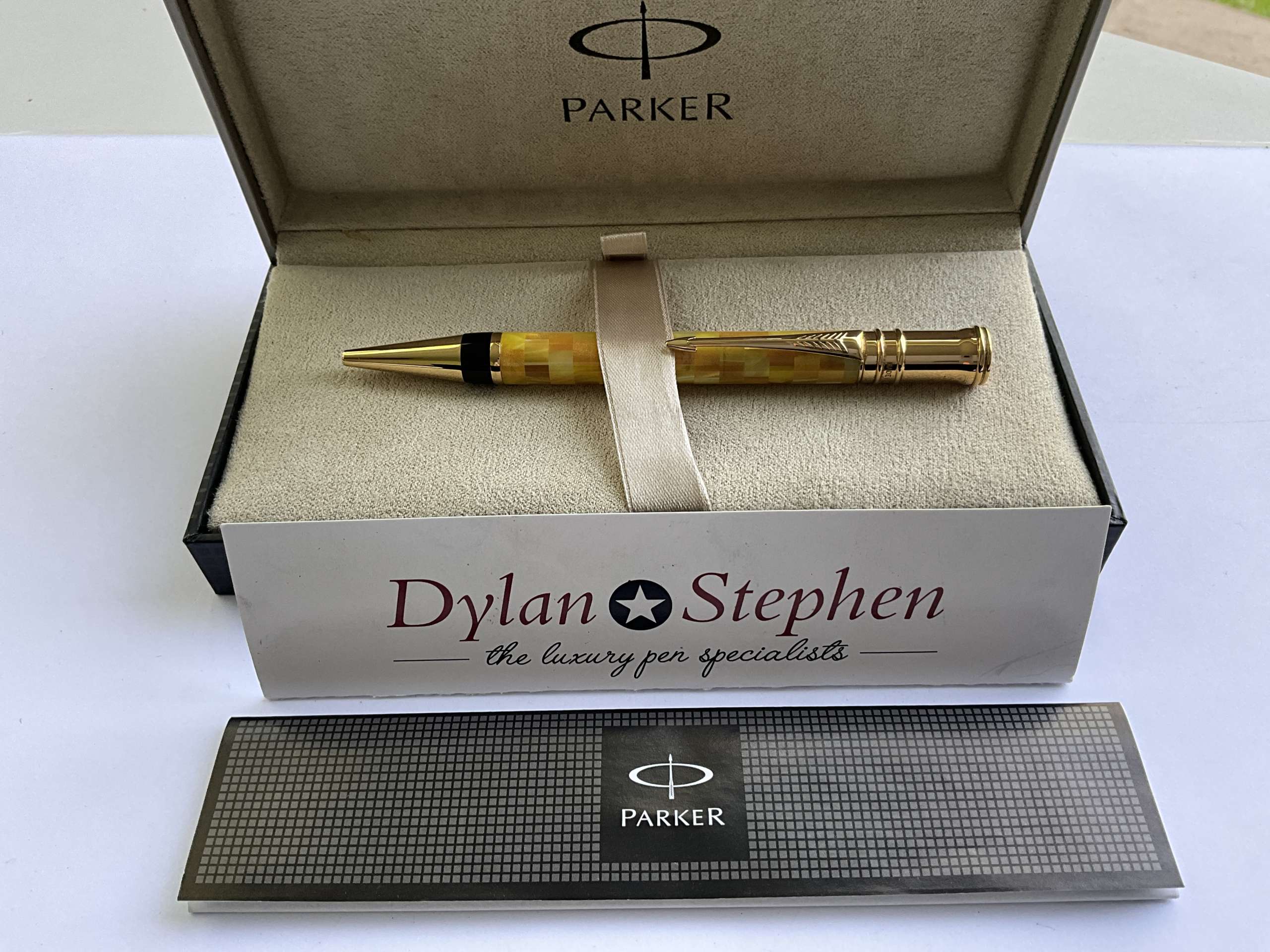 Parker Duofold Citrine Checked Special Edition Ballpoint Pen - Image 4