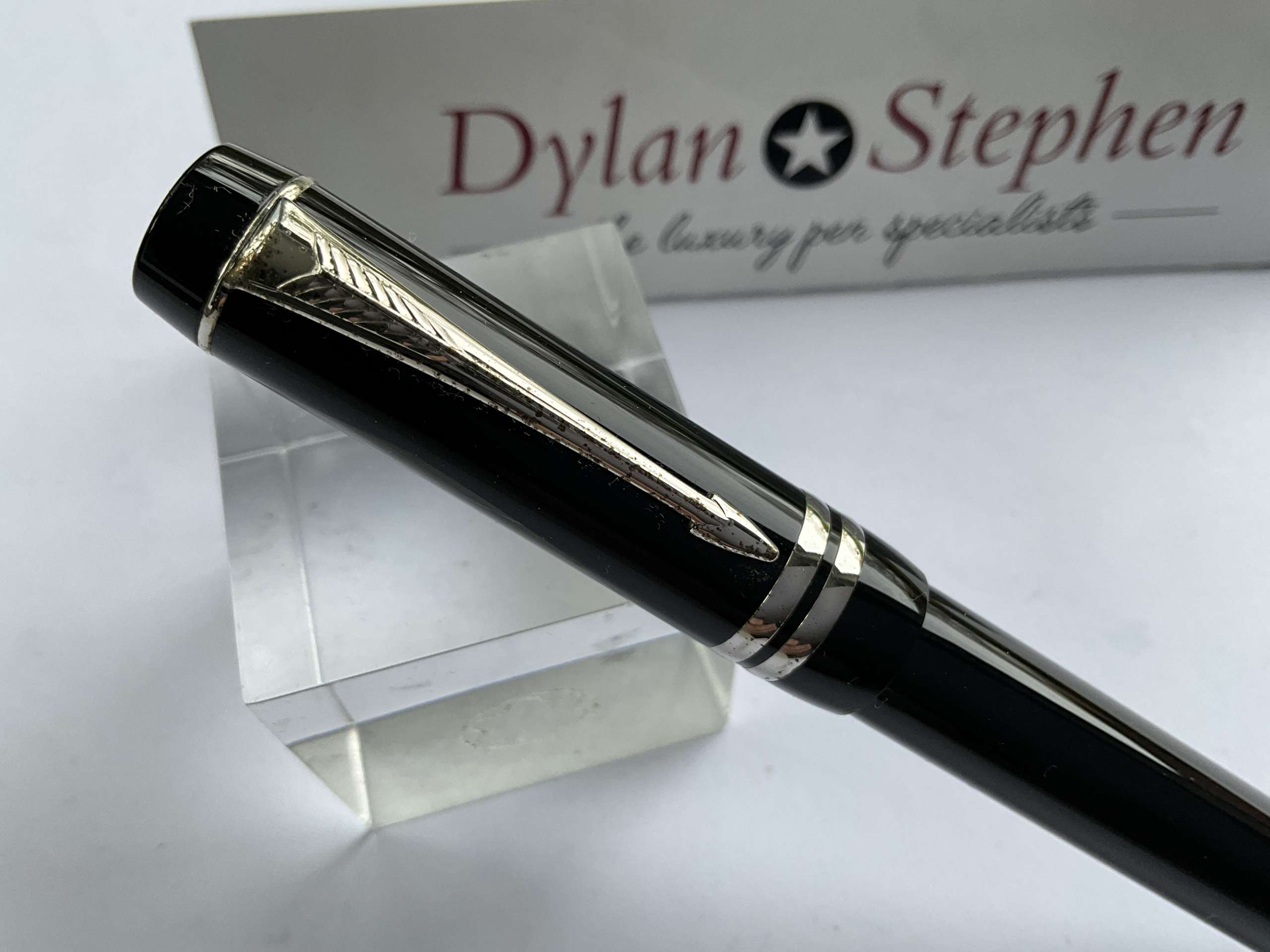 Parker Duofold International Black and platinum fountain pen - Image 4