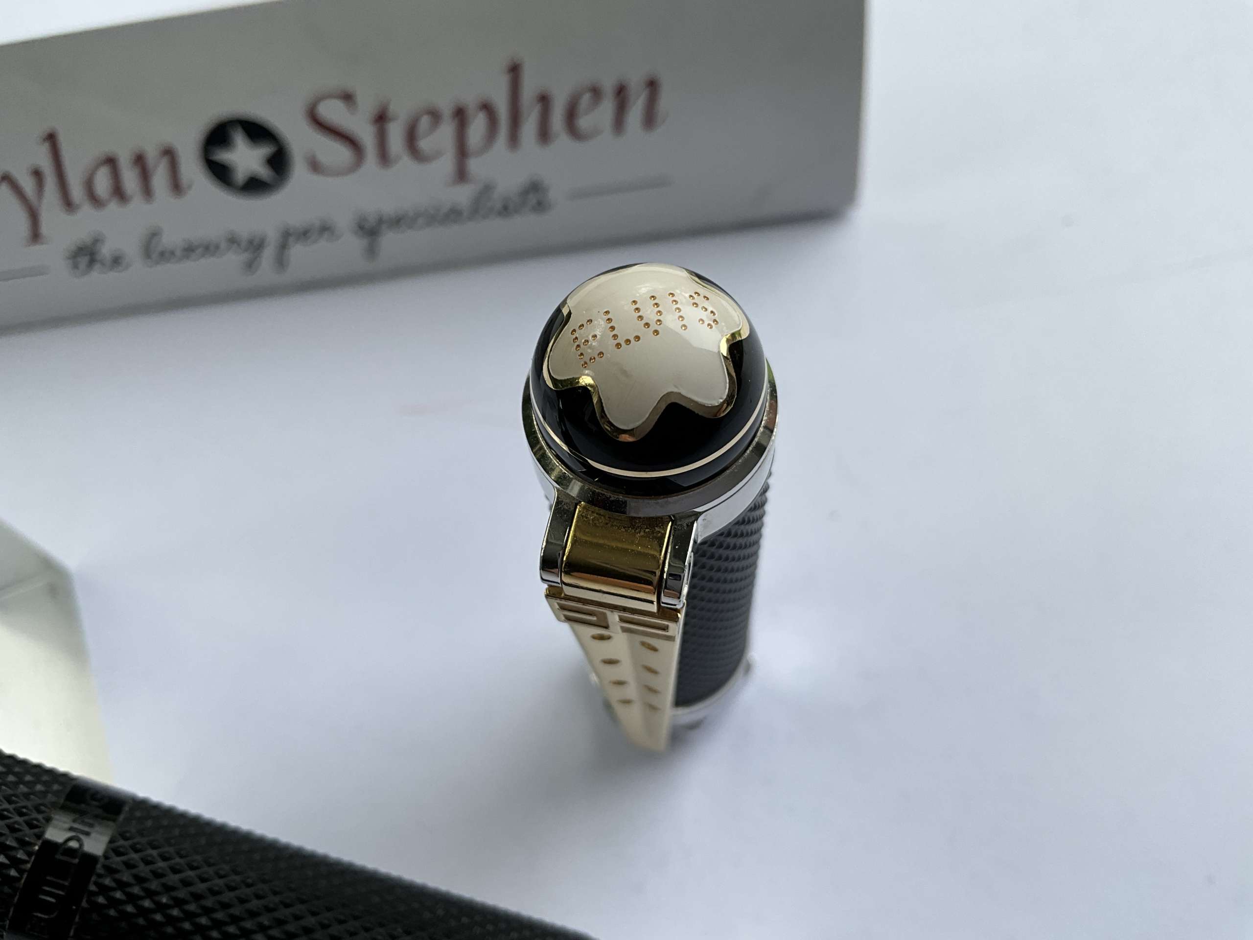 Montblanc Great Characters Elvis Presley Special Edition Rollerball Pen - Image 2