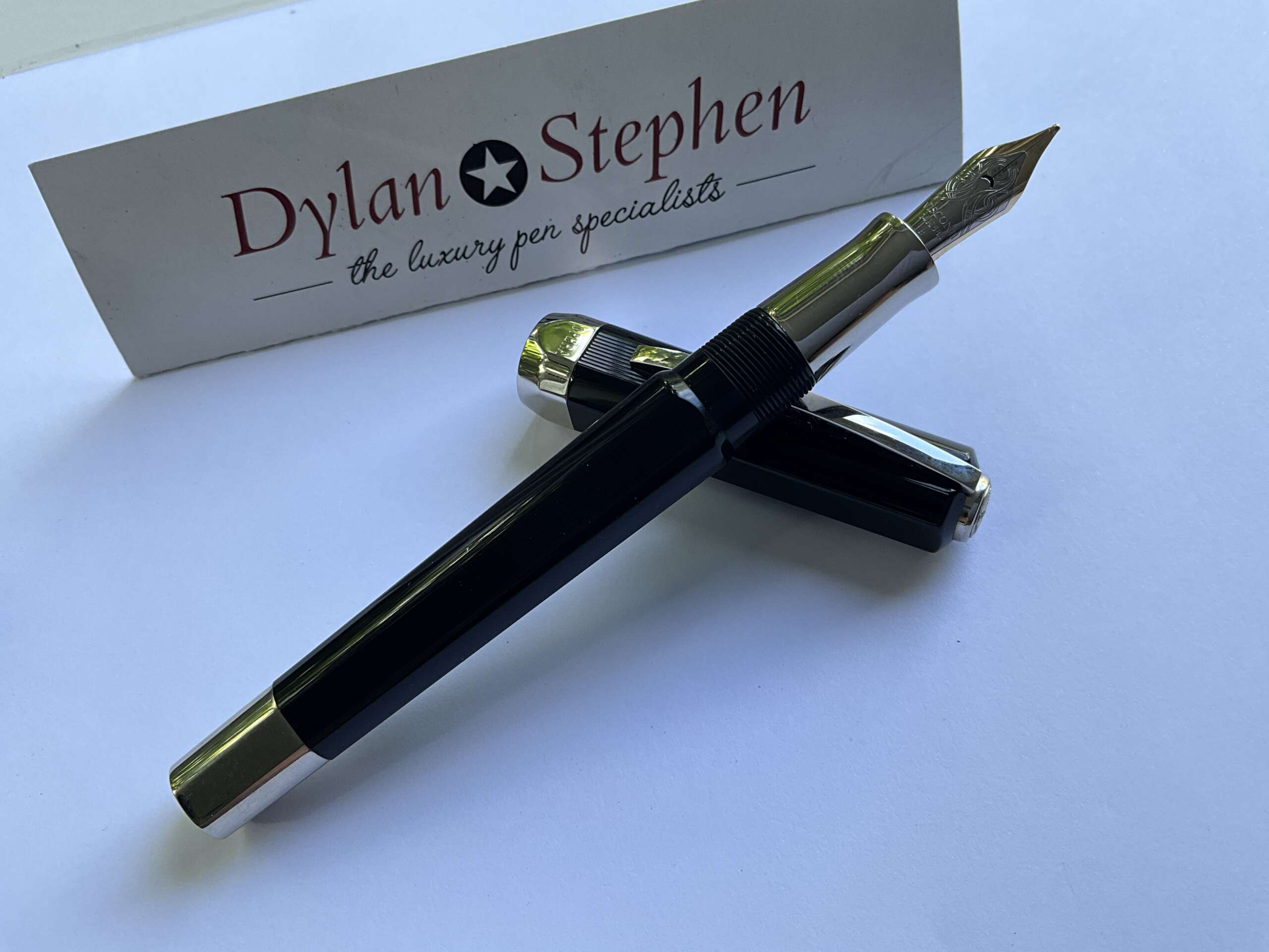Visconti Opera Master Black Pinstripe fountain pen - Image 6