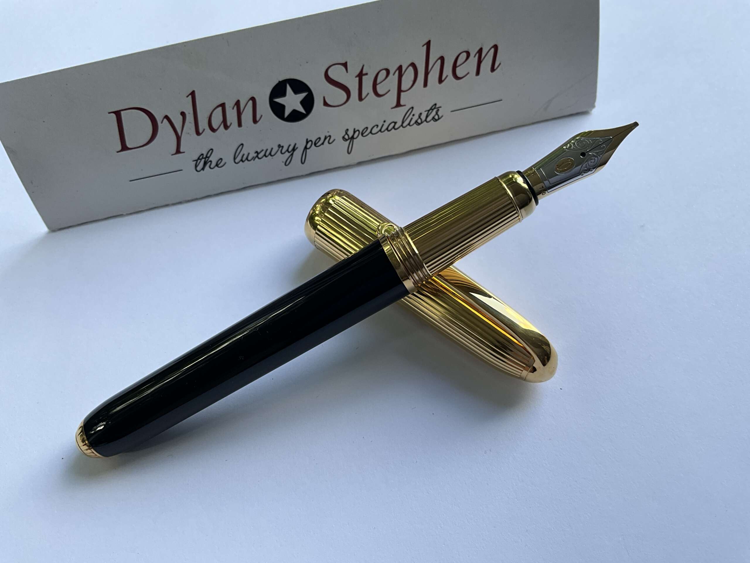 Cartier Louis Black Lacquer & Gold Plated Godron Fountain Pen - Image 4
