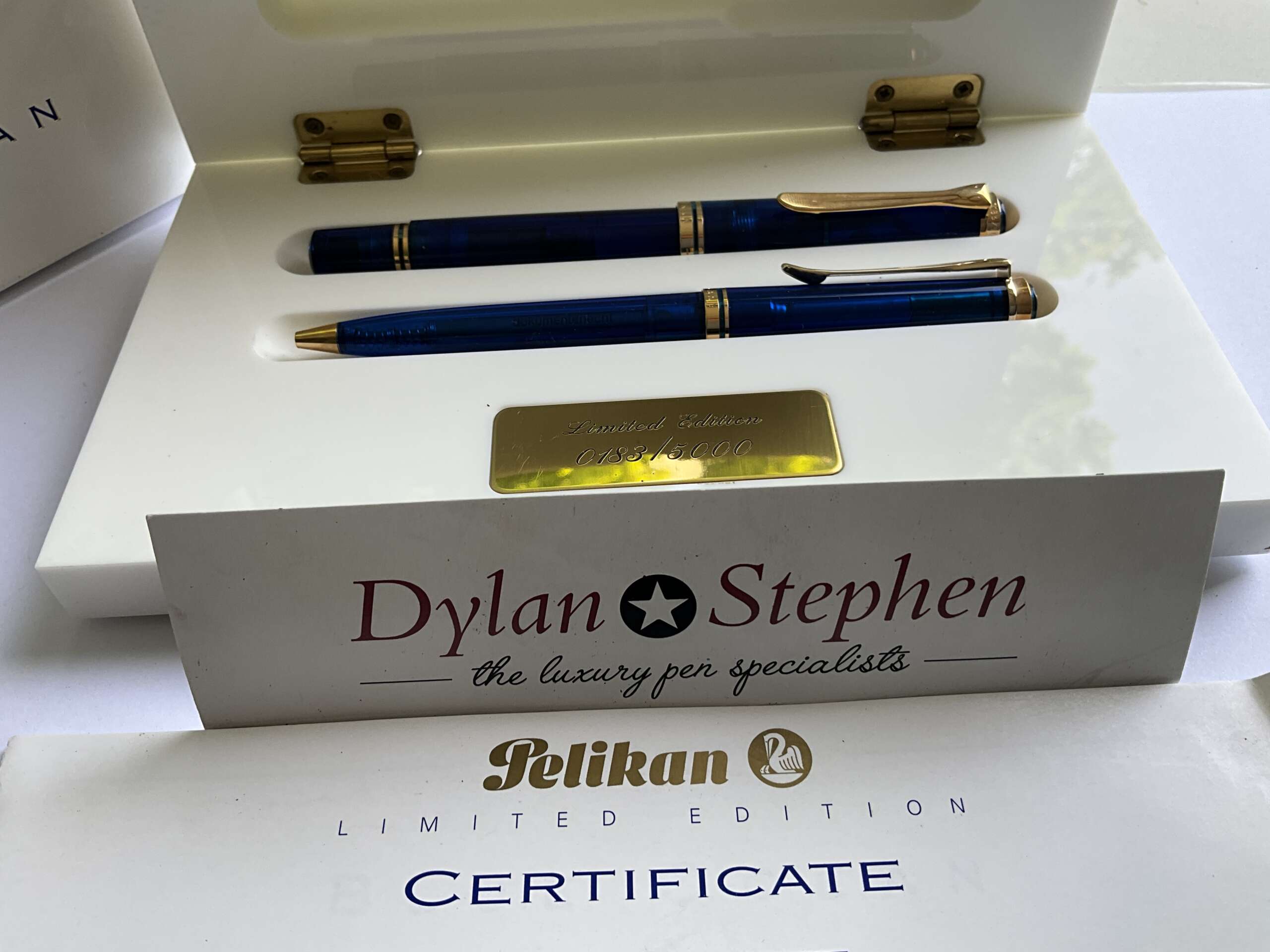 Pelikan Souveran M946 Blue Ocean Limited Edition fountain + Ballpoint Pen Set - Image 8