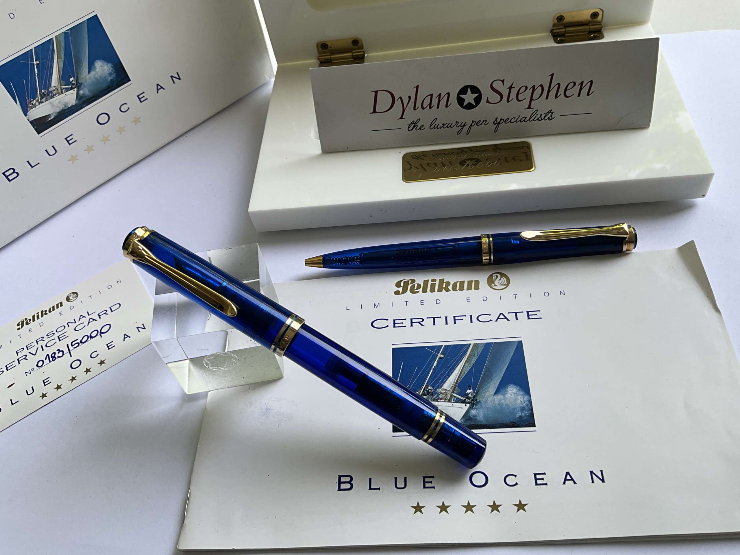 Pelikan Souveran M946 Blue Ocean Limited Edition fountain + Ballpoint Pen Set - Image 9