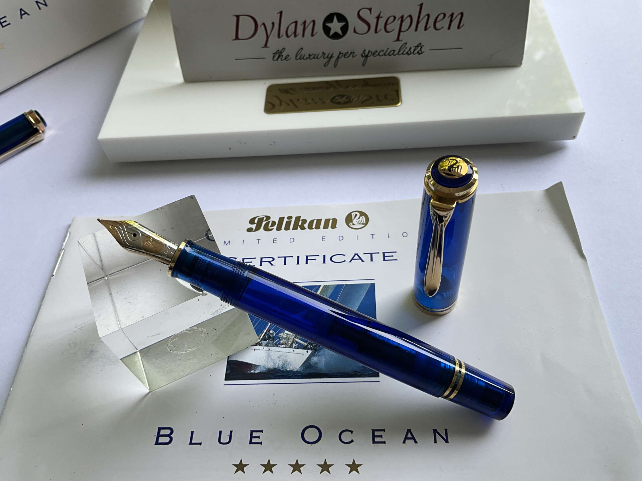 Pelikan Souveran M946 Blue Ocean Limited Edition fountain + Ballpoint Pen Set - Image 4