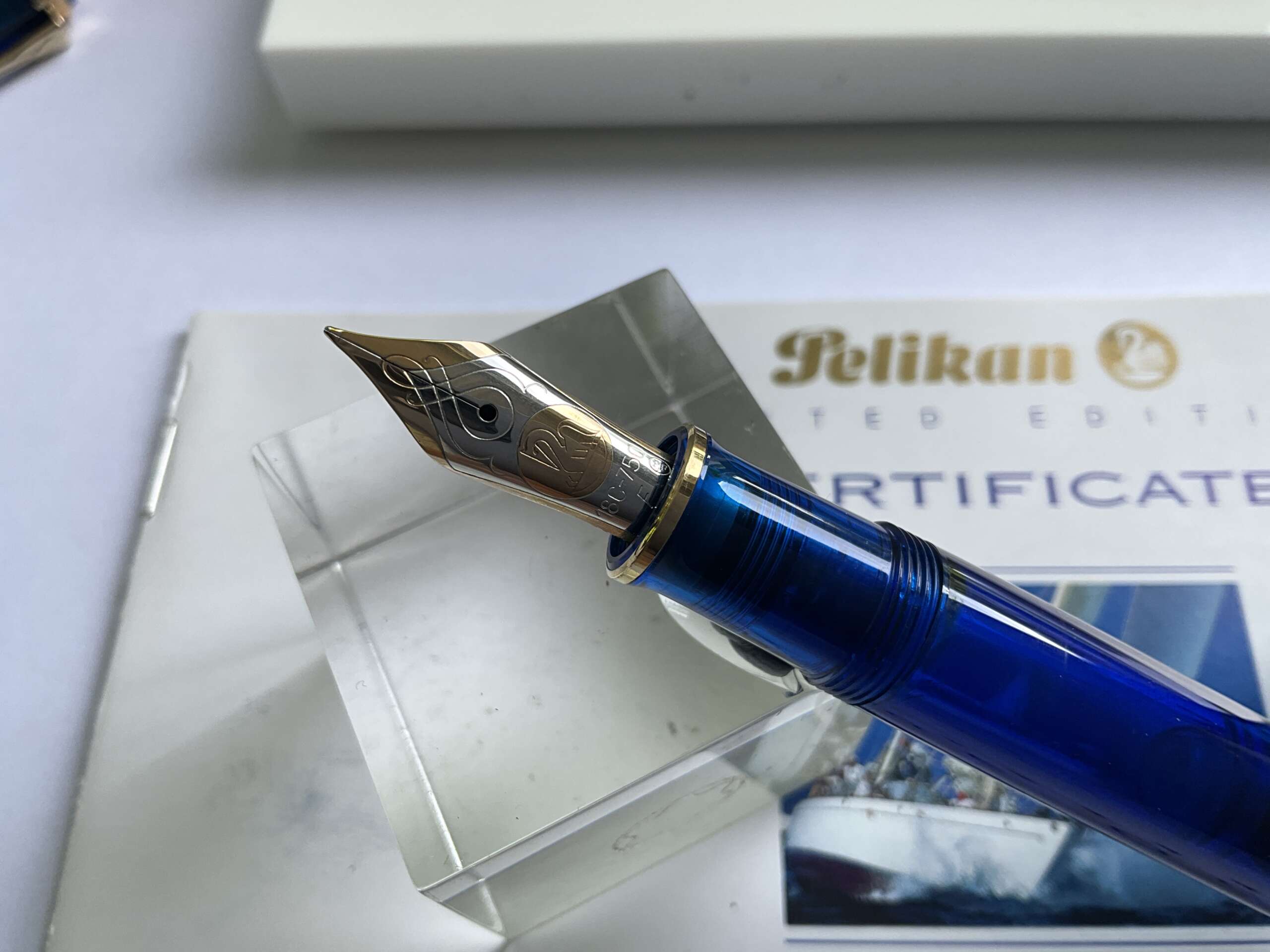 Pelikan Souveran M946 Blue Ocean Limited Edition fountain + Ballpoint Pen Set - Image 2