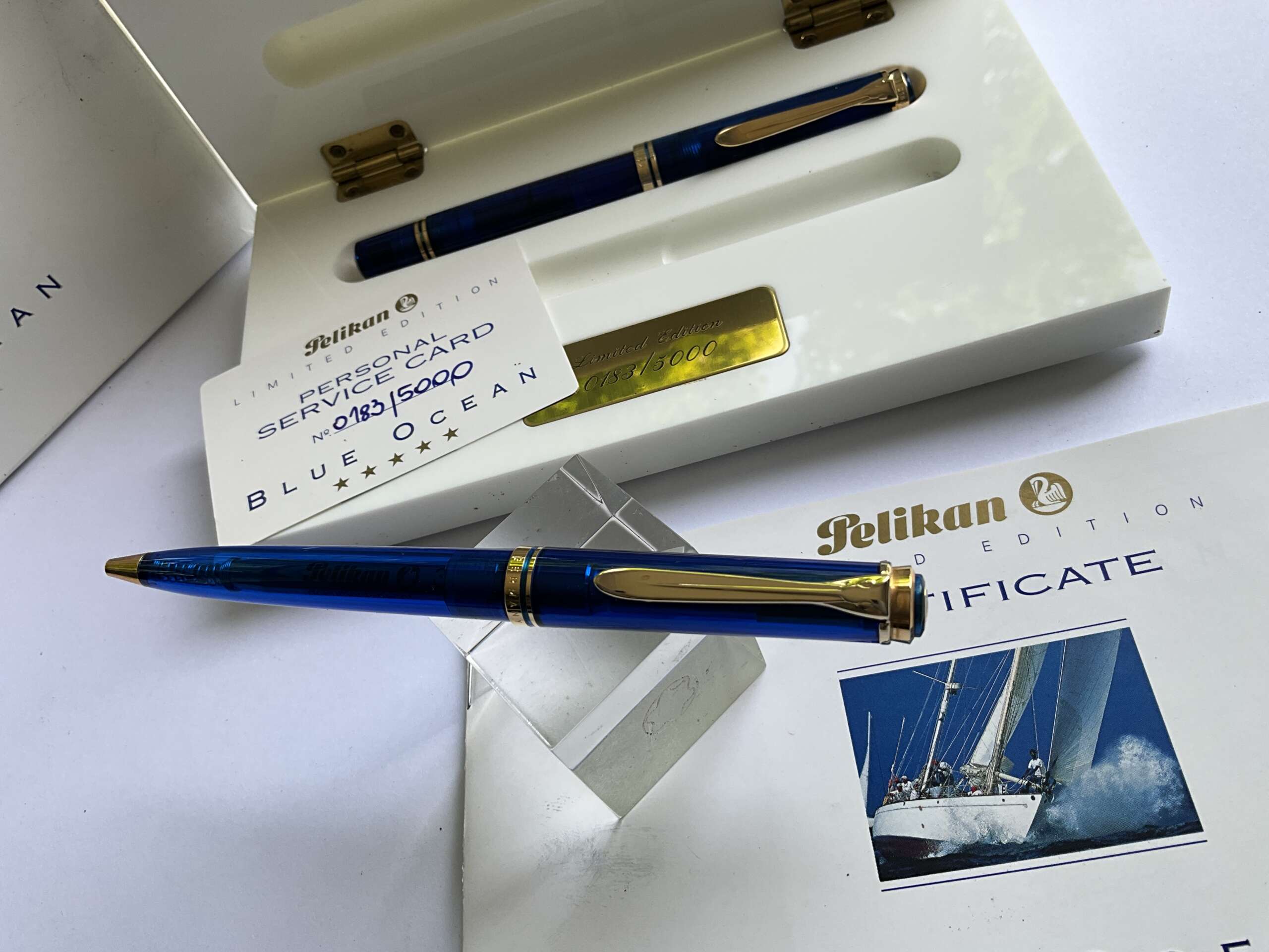 Pelikan Souveran M946 Blue Ocean Limited Edition fountain + Ballpoint Pen Set - Image 6
