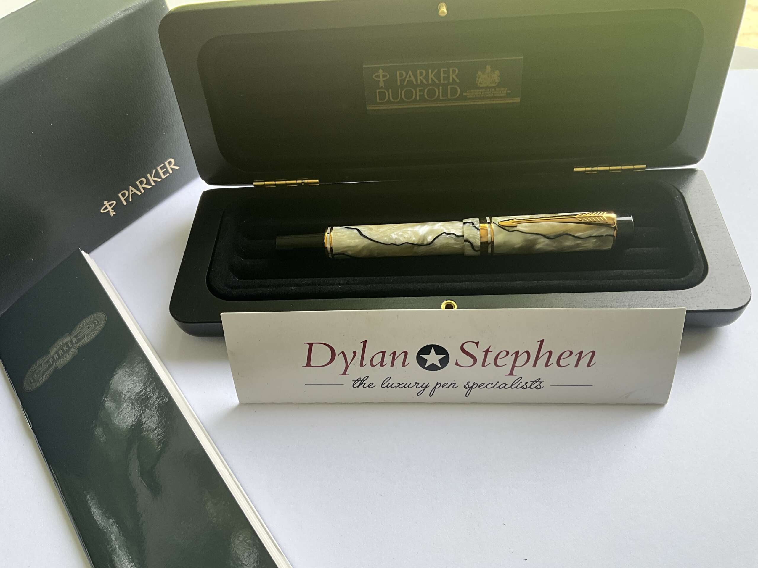 Parker Duofold Centennial Pearl and black fountain pen - Image 7
