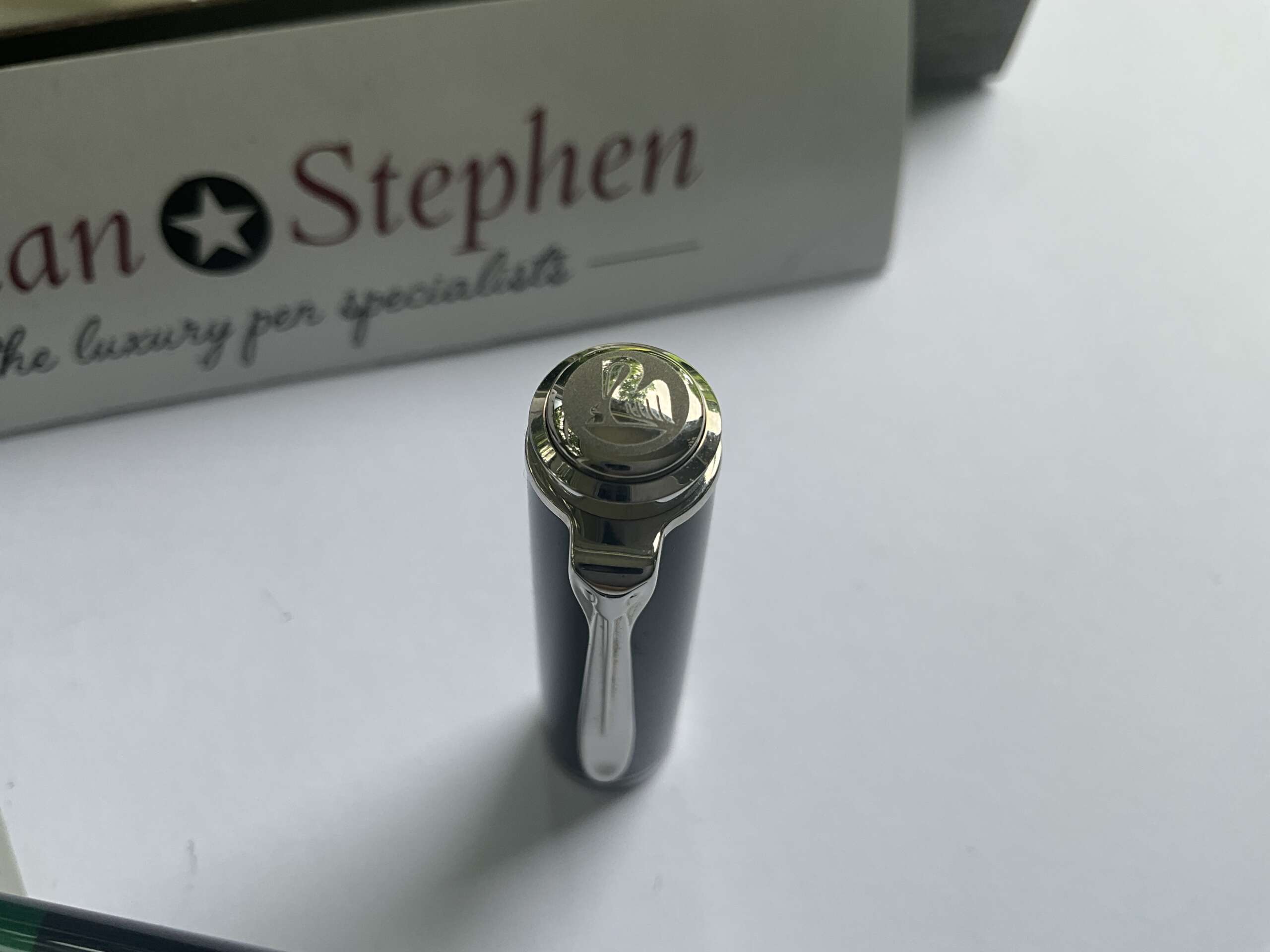 Pelikan Souveran M400 Black and Platinum fountain pen - Image 3