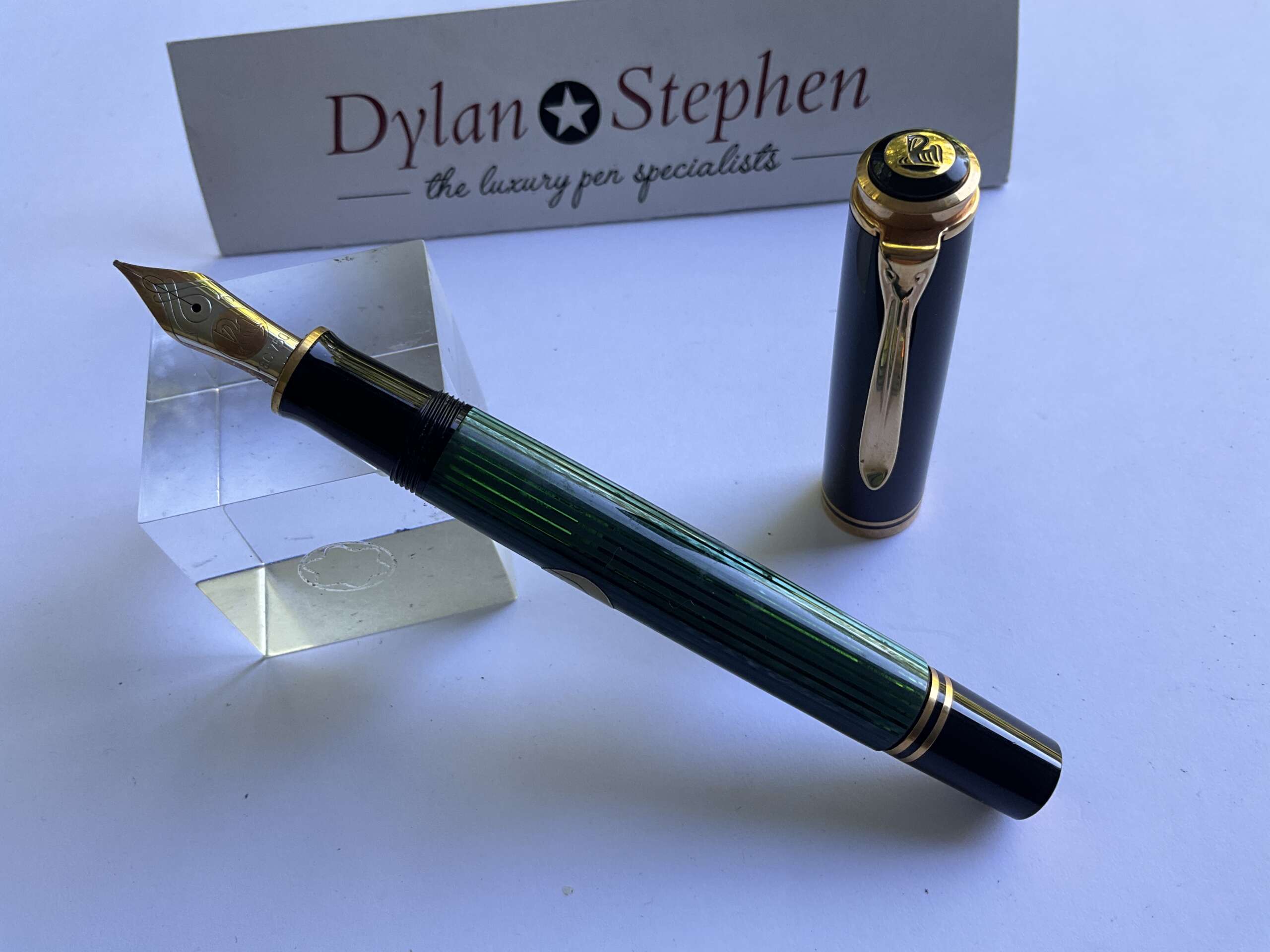 Pelikan Souveran M800 Green and Black fountain pen
