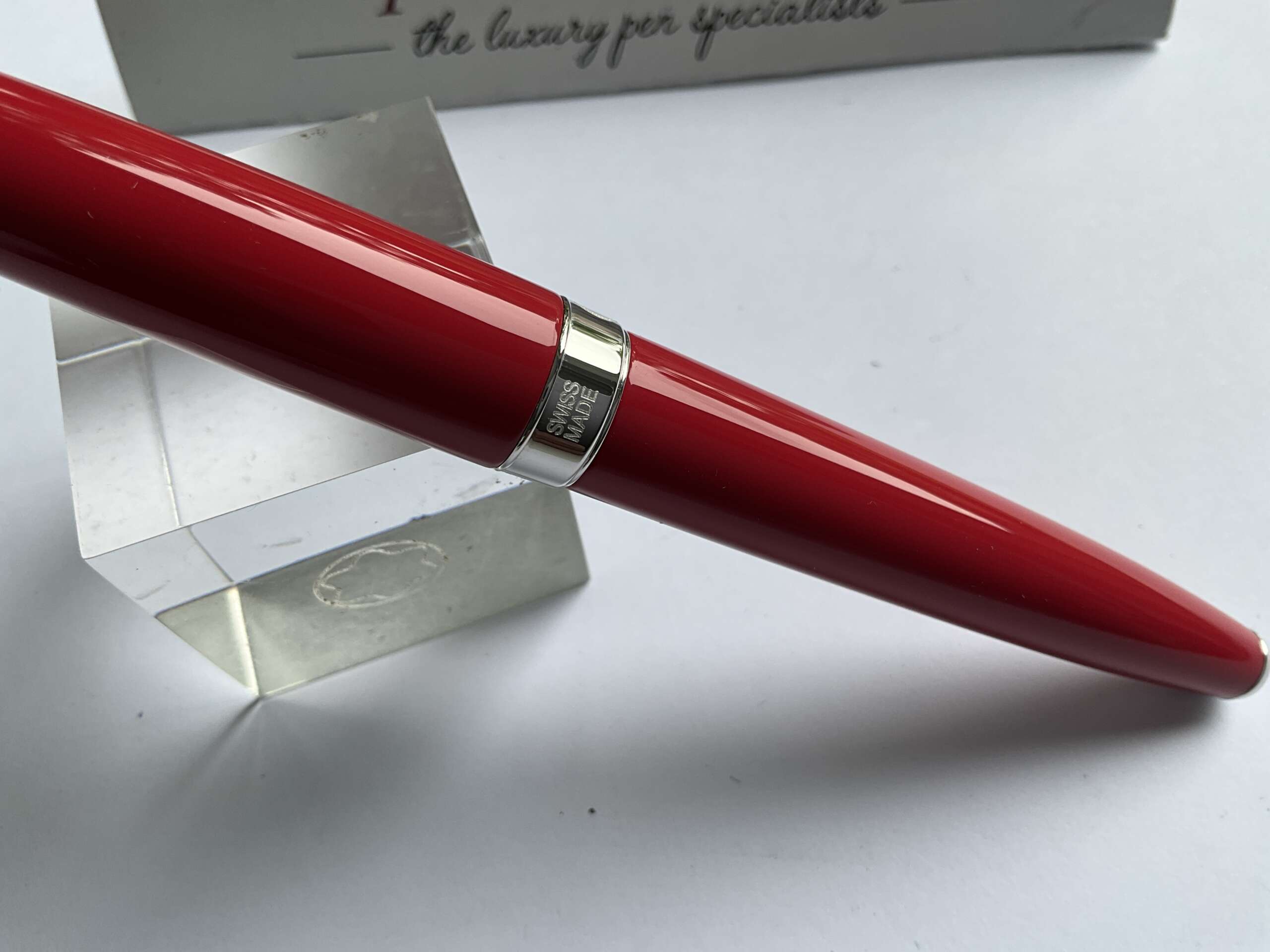 Caran d'Ache Leman V2 Scarlett Red Fountain Pen - Image 3